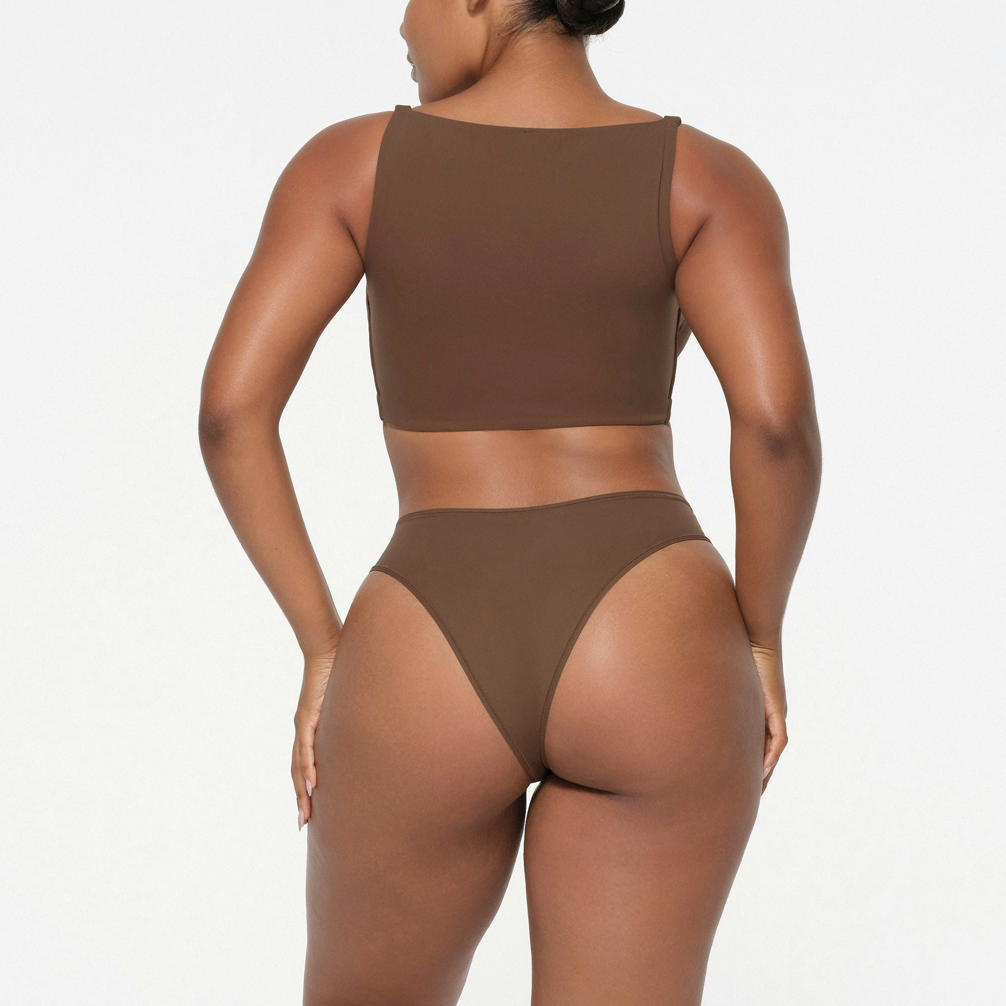 FITS EVERYBODY FULL COVERAGE BACK SMOOTHER BRA | JASPER ON A MODEL BACK VIEW