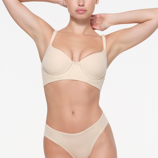 FITS EVERYBODY FULL COVERAGE BACK SMOOTHER BRA | SAND ON A MODEL FRONT VIEW