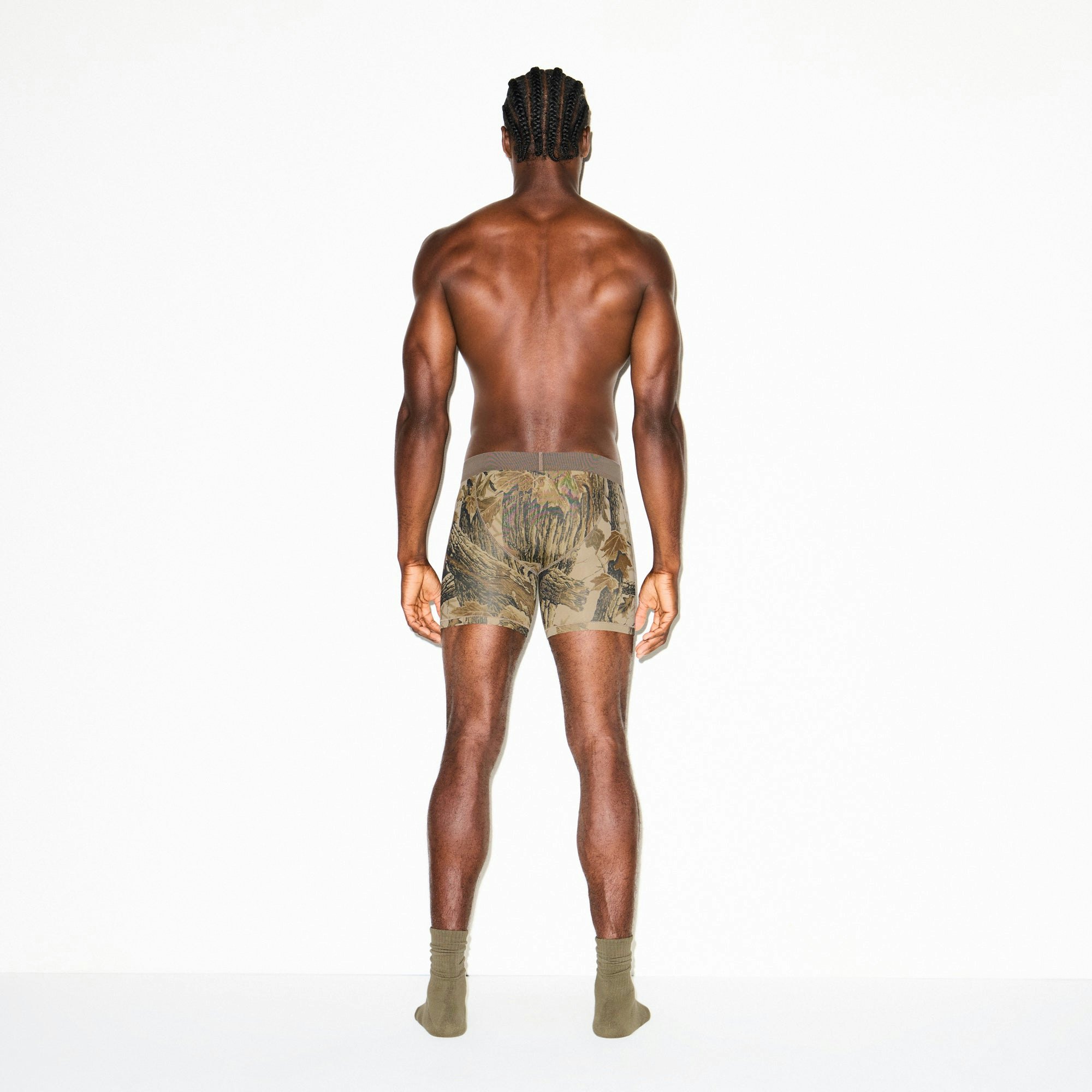 SKIMS COTTON MENS 5" BOXER BRIEF | REALTREE CAMO PRINT ON A MODEL SIDE VIEW @ | FOCUS: 0.9, 0.1, 0.7