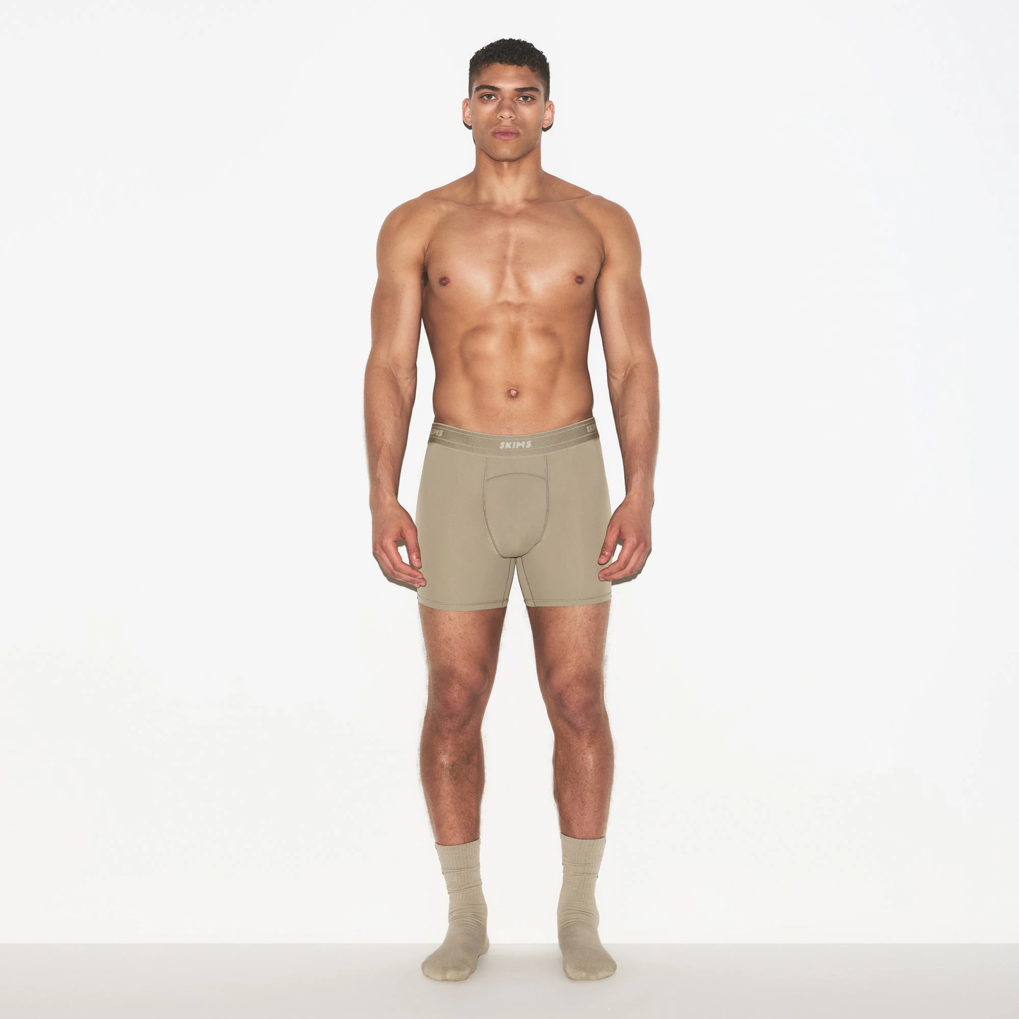 SKIMS SPORT MENS 5" BOXER BRIEF 3-PACK | DUNE MULTI ON A MODEL FRONT VIEW | FOCUS: 0.0, 1.0, 0.9