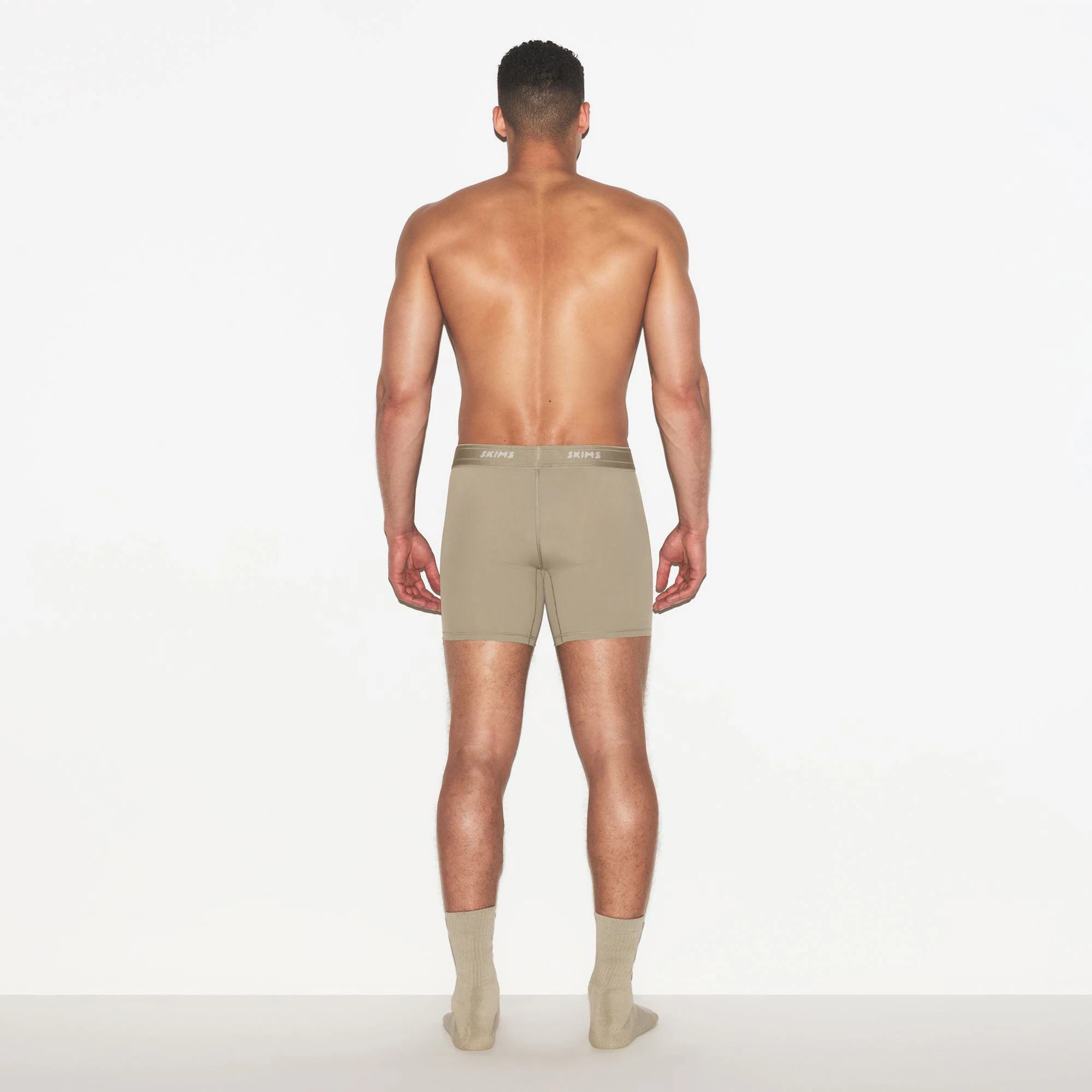 SKIMS SPORT MENS 5 INCH BOXER BRIEF 3-PACK | DUNE MULTI ON A MODEL FRONT VIEW | FOCUS: 0.0, 1.0, 0.9