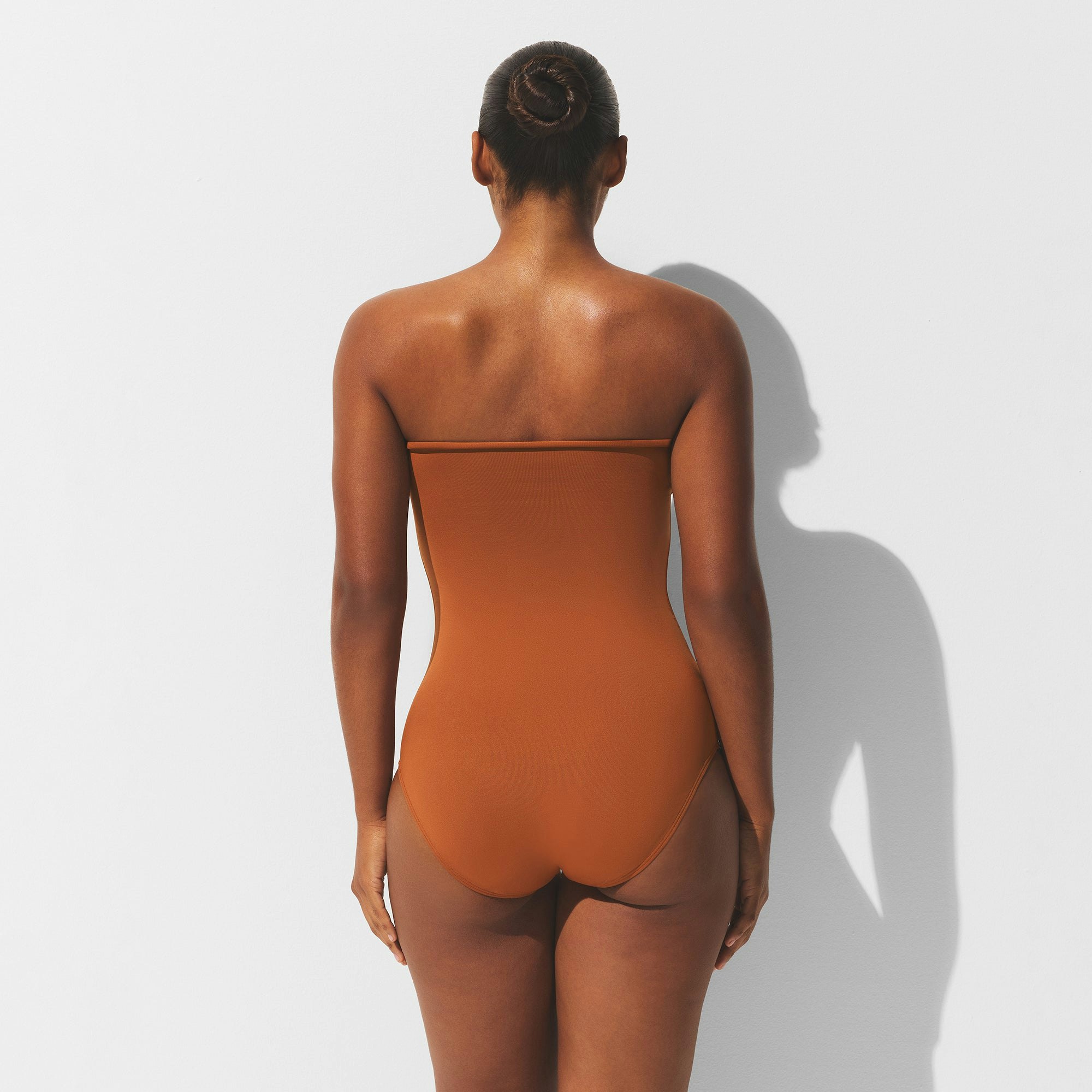 MINIMAL SWIM CONVERTIBLE BIKINI BOTTOM | BRONZE ON A MODEL BACK VIEW | FOCUS: 0.0, 1.0, 0.9
