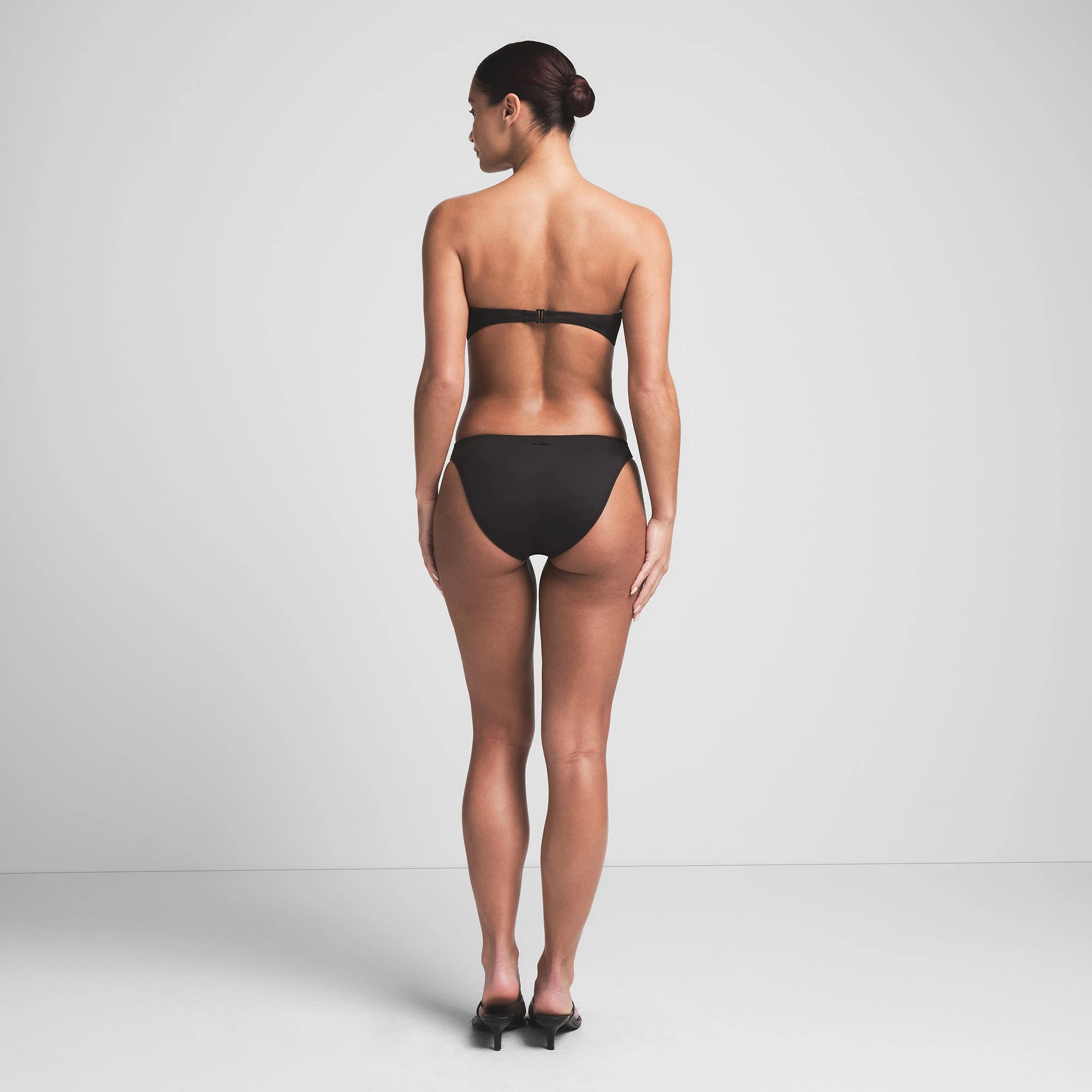SIGNATURE SWIM DIPPED BIKINI BOTTOM | ONYX ON A MODEL BACK VIEW | FOCUS: 0.0, 1.0, 0.9