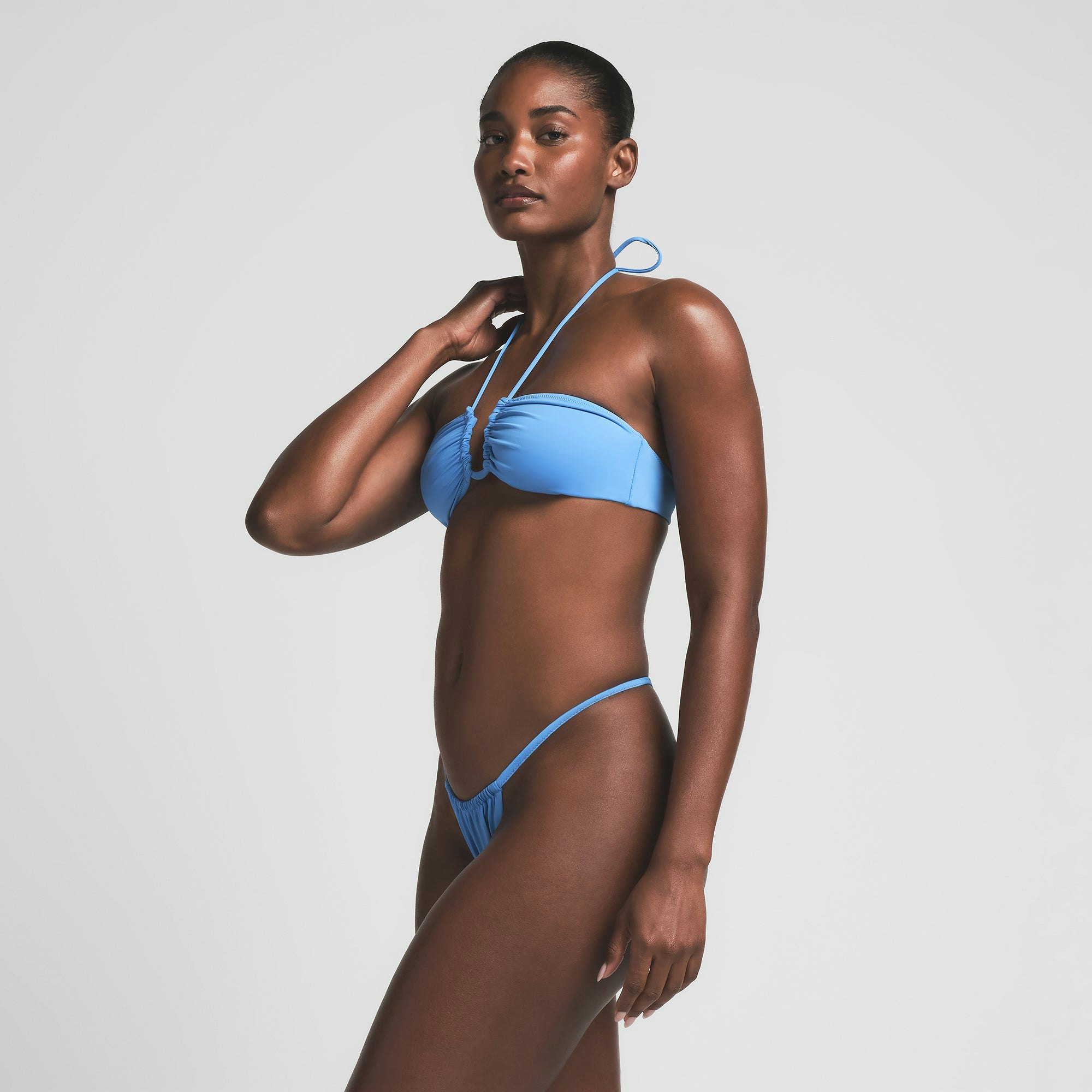 SIGNATURE SWIM STRING BIKINI BOTTOM | TIDE ON A MODEL SIDE VIEW | FOCUS: 0.0, 1.0, 0.9