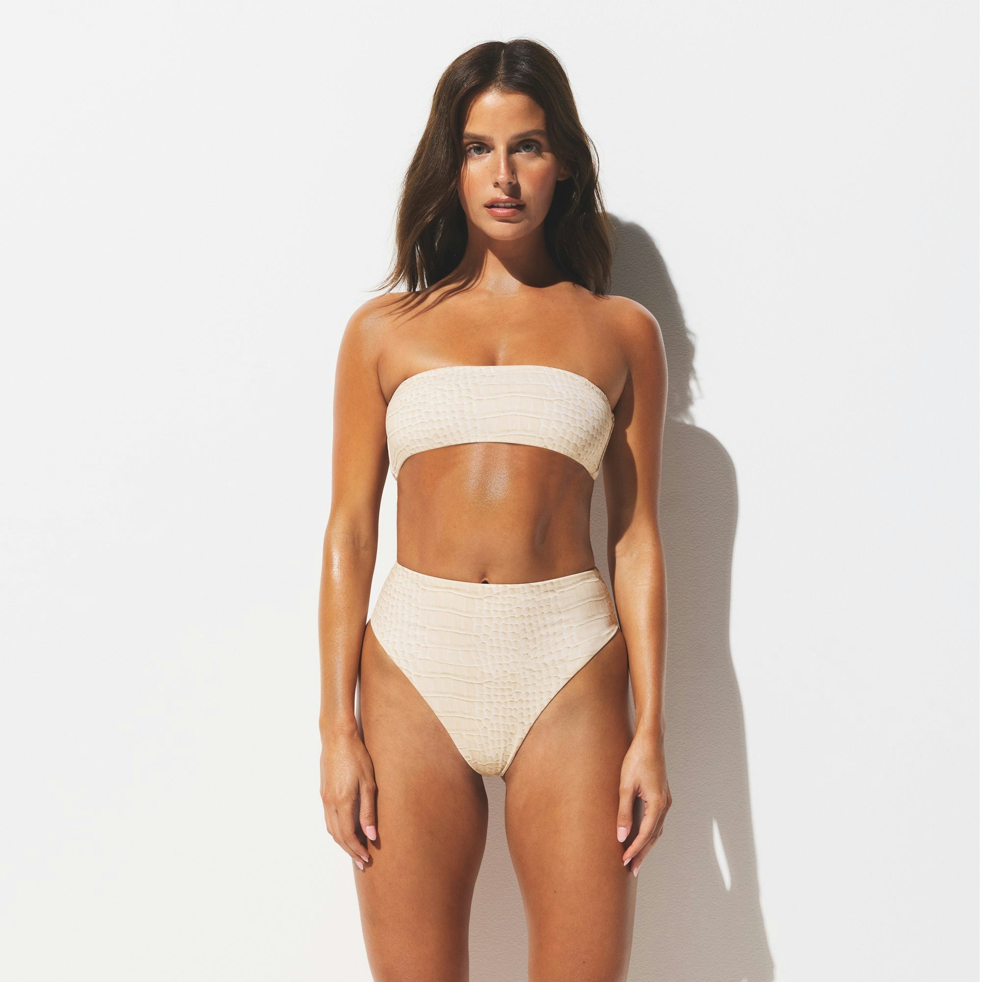 SIGNATURE SWIM HIGH-WAISTED BIKINI BOTTOM | EGRET CROCODILE PRINT ON A MODEL SIDE VIEW | FOCUS: 0.0, 1.0, 0.9