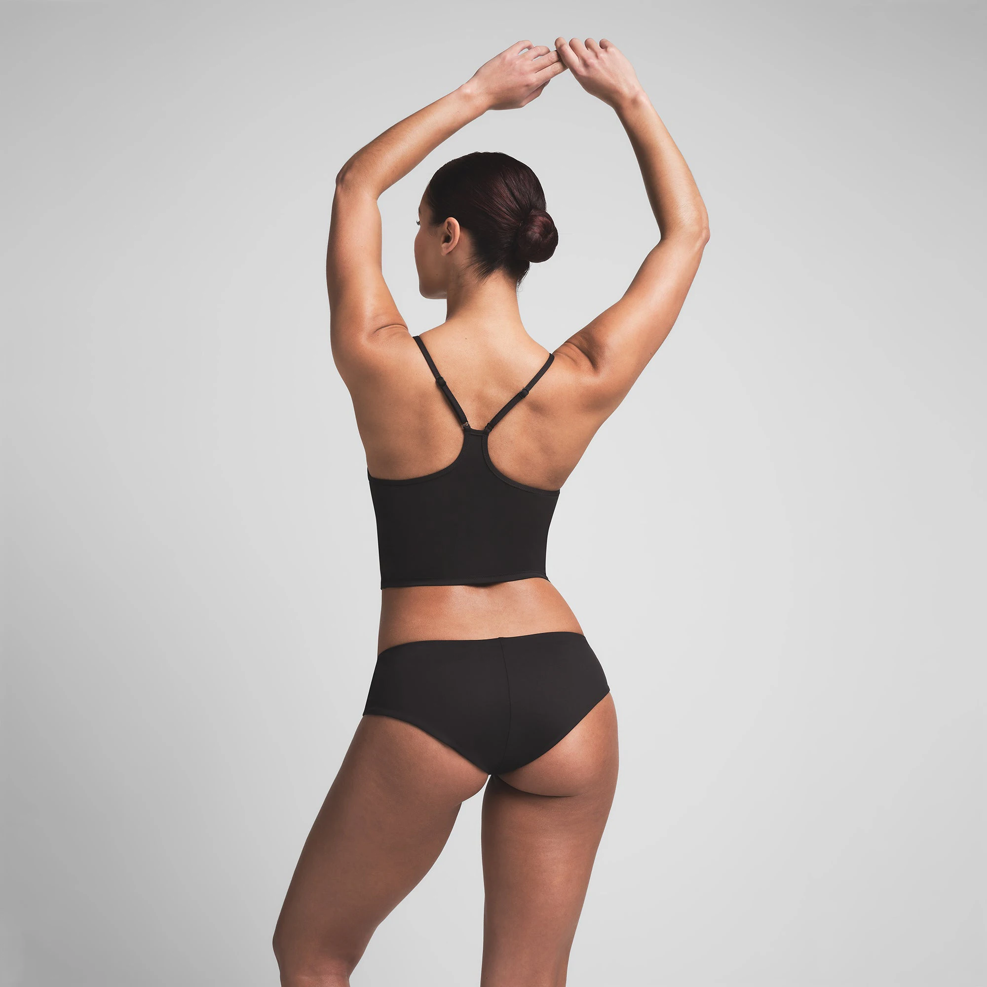 SIGNATURE SWIM HIPSTER BIKINI BOTTOM | ONYX ON A MODEL BACK VIEW | FOCUS: 0.0, 1.0, 0.9