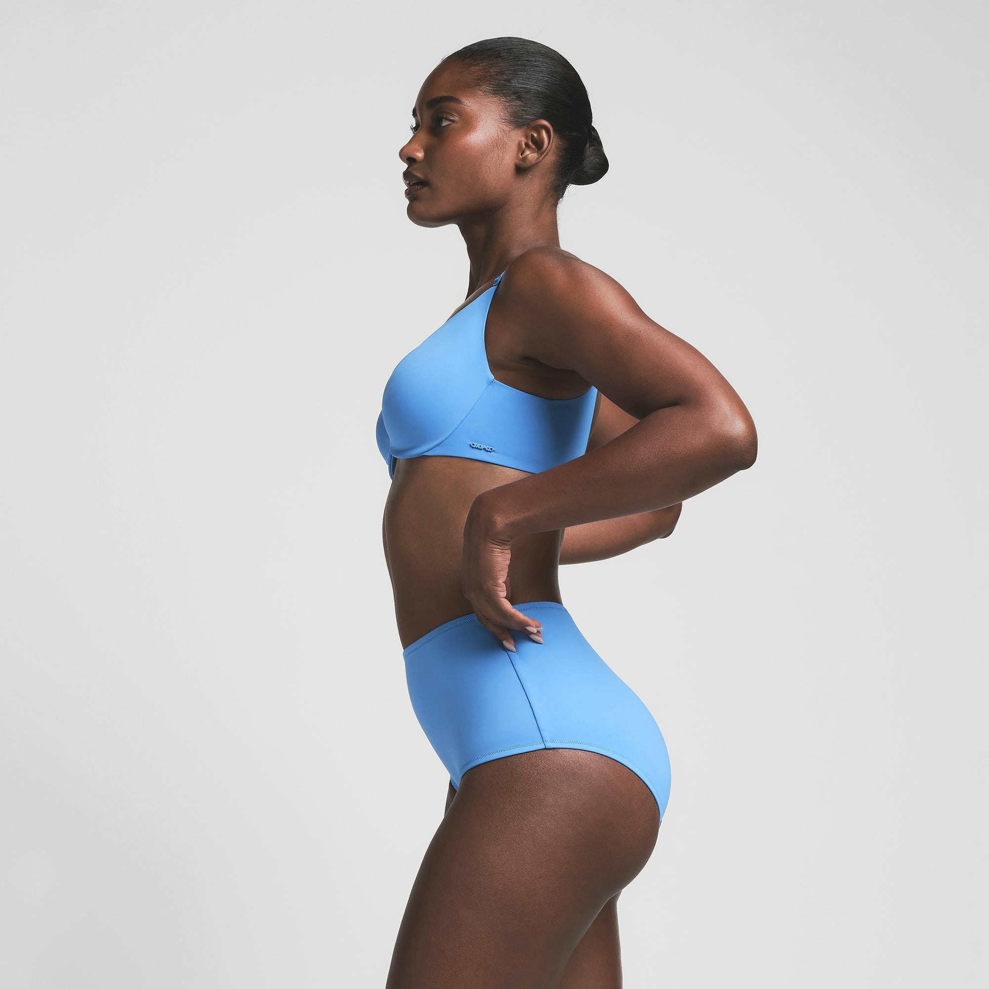 SIGNATURE SWIM FULL BRIEF | TIDE ON A MODEL SIDE VIEW | FOCUS: 0.0, 1.0, 0.9