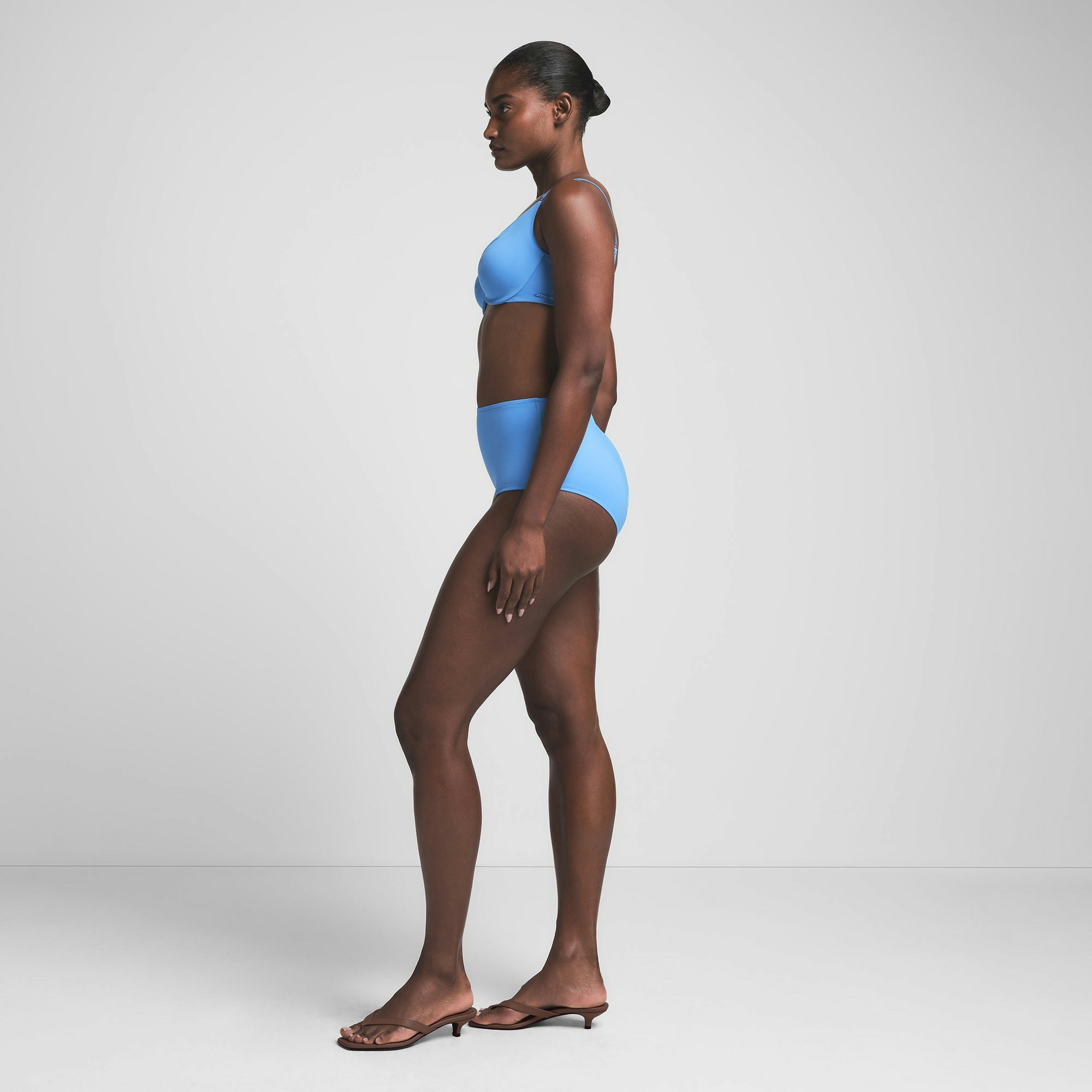 SIGNATURE SWIM FULL BRIEF | TIDE ON A MODEL SIDE VIEW | FOCUS: 0.0, 1.0, 0.9
