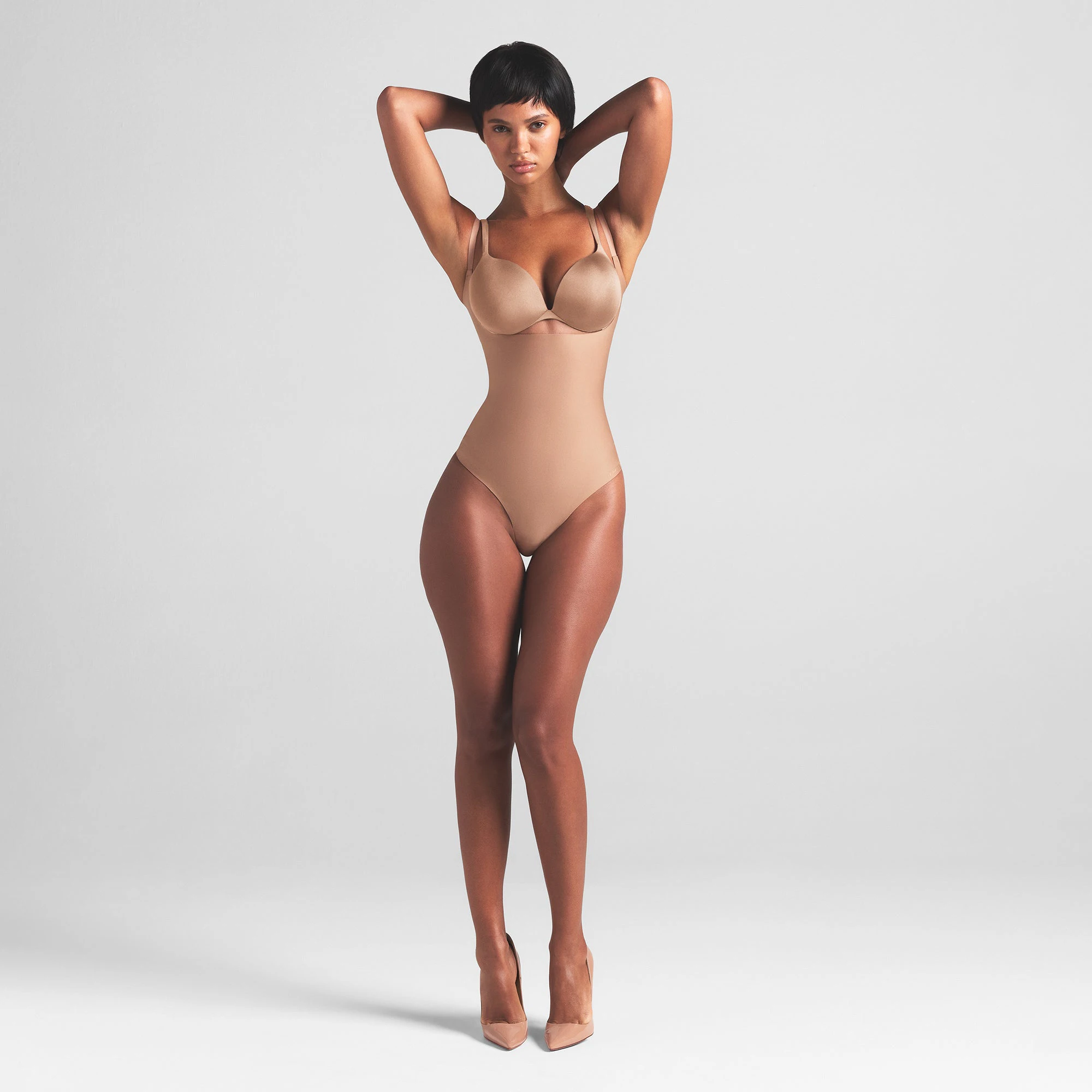 SKIMS BODY CORE SCULPT OPEN BUST THONG BODYSUIT | SIENNA ON A MODEL FRONT VIEW | FOCUS: 0.0, 1.0, 0.9
