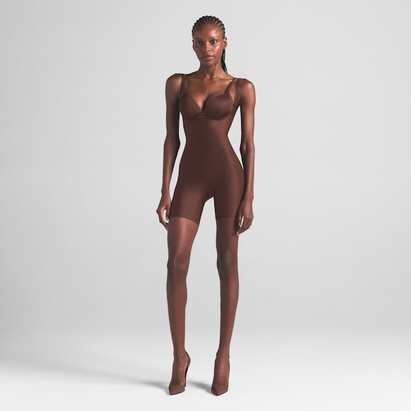 SKIMS BODY CORE SCULPT OPEN BUST MID THIGH BODYSUIT | COCOA ON A MODEL FRONT VIEW | FOCUS: 0.0, 1.0, 0.9
