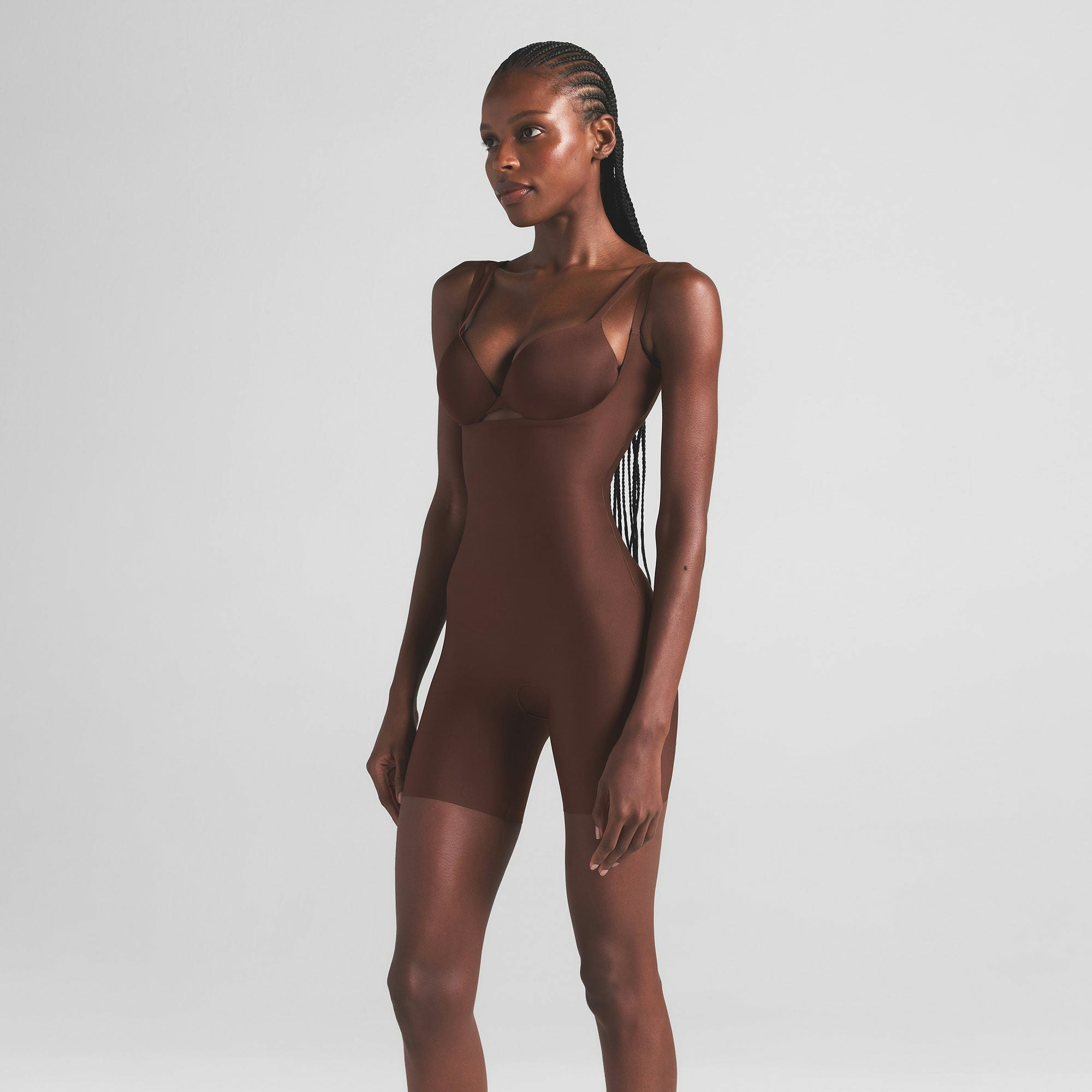 SKIMS BODY CORE SCULPT OPEN BUST MID THIGH BODYSUIT | COCOA ON A MODEL SIDE VIEW | FOCUS: 0.0, 1.0, 0.9