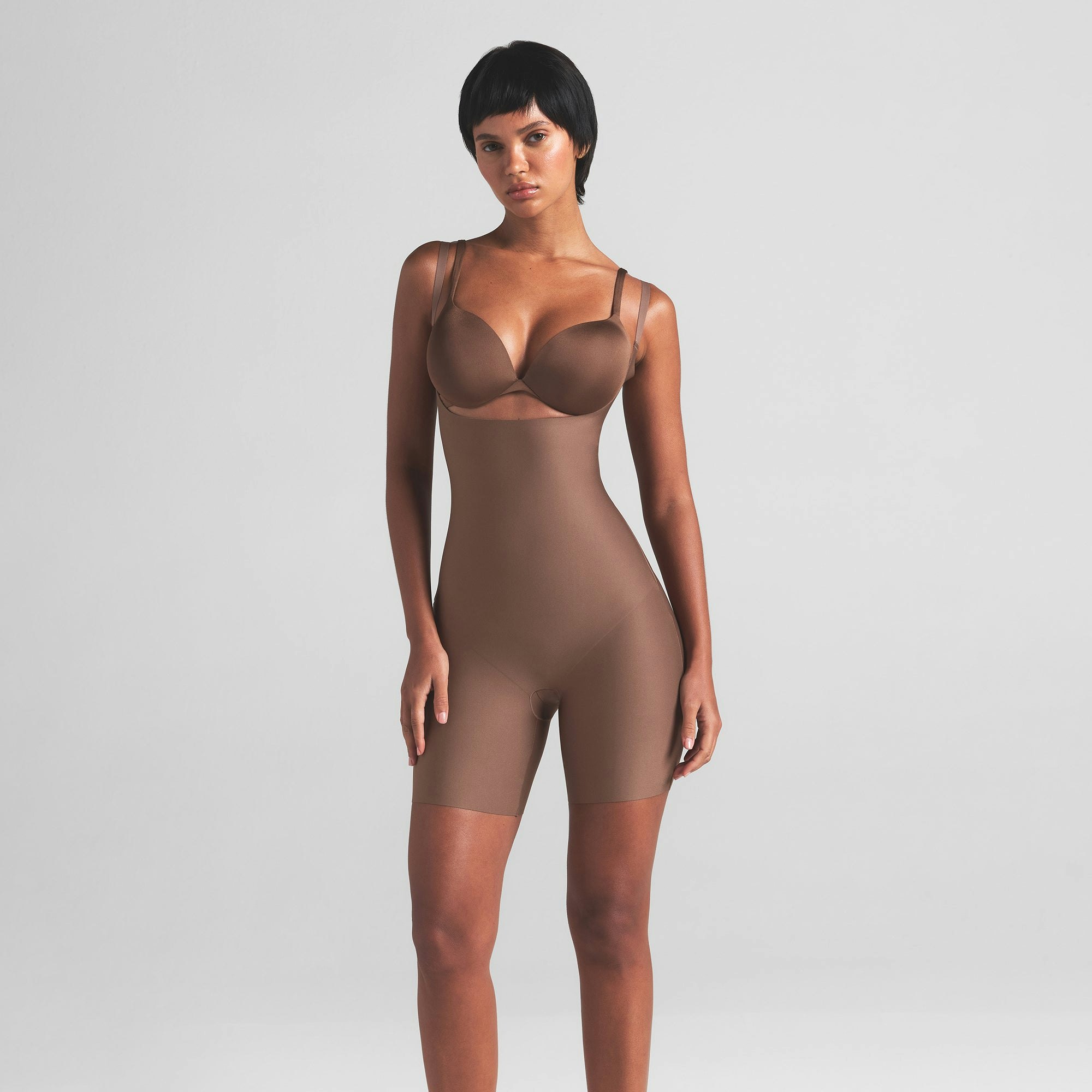 SKIMS BODY CORE SCULPT OPEN BUST MID THIGH BODYSUIT | JASPER ON A MODEL FRONT VIEW | FOCUS: 0.0, 1.0, 0.9