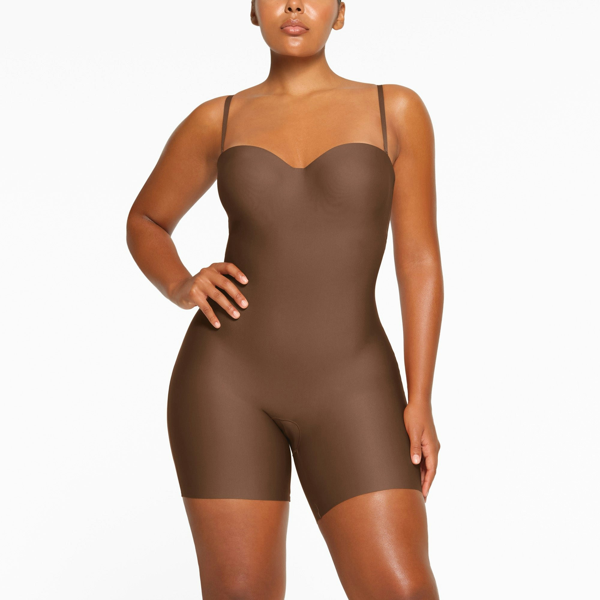 SKIMS BODY UNDERWIRE MID THIGH BODYSUIT | JASPER ON A MODEL FRONT VIEW