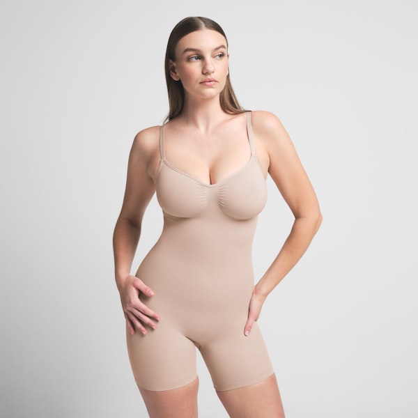 SEAMLESS SCULPT MID THIGH BODYSUIT | MICA ON A MODEL FRONT VIEW | FOCUS: 0.0, 1.0, 0.9
