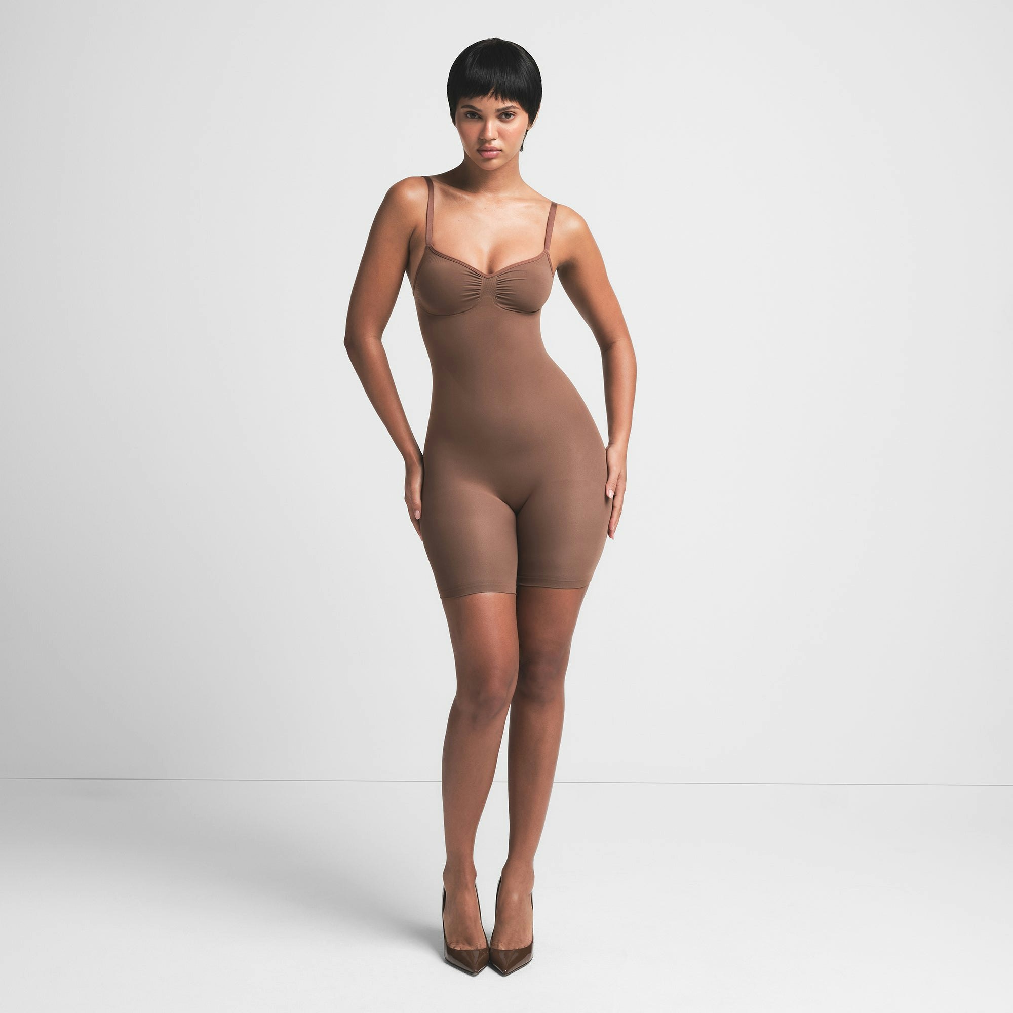 SEAMLESS SCULPT LOW BACK MID THIGH BODYSUIT | JASPER ON A MODEL FRONT VIEW | FOCUS: 0.0, 1.0, 0.9