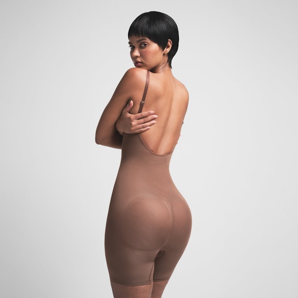 SEAMLESS SCULPT LOW BACK MID THIGH BODYSUIT | JASPER ON A MODEL BACK VIEW | FOCUS: 0.0, 1.0, 0.9