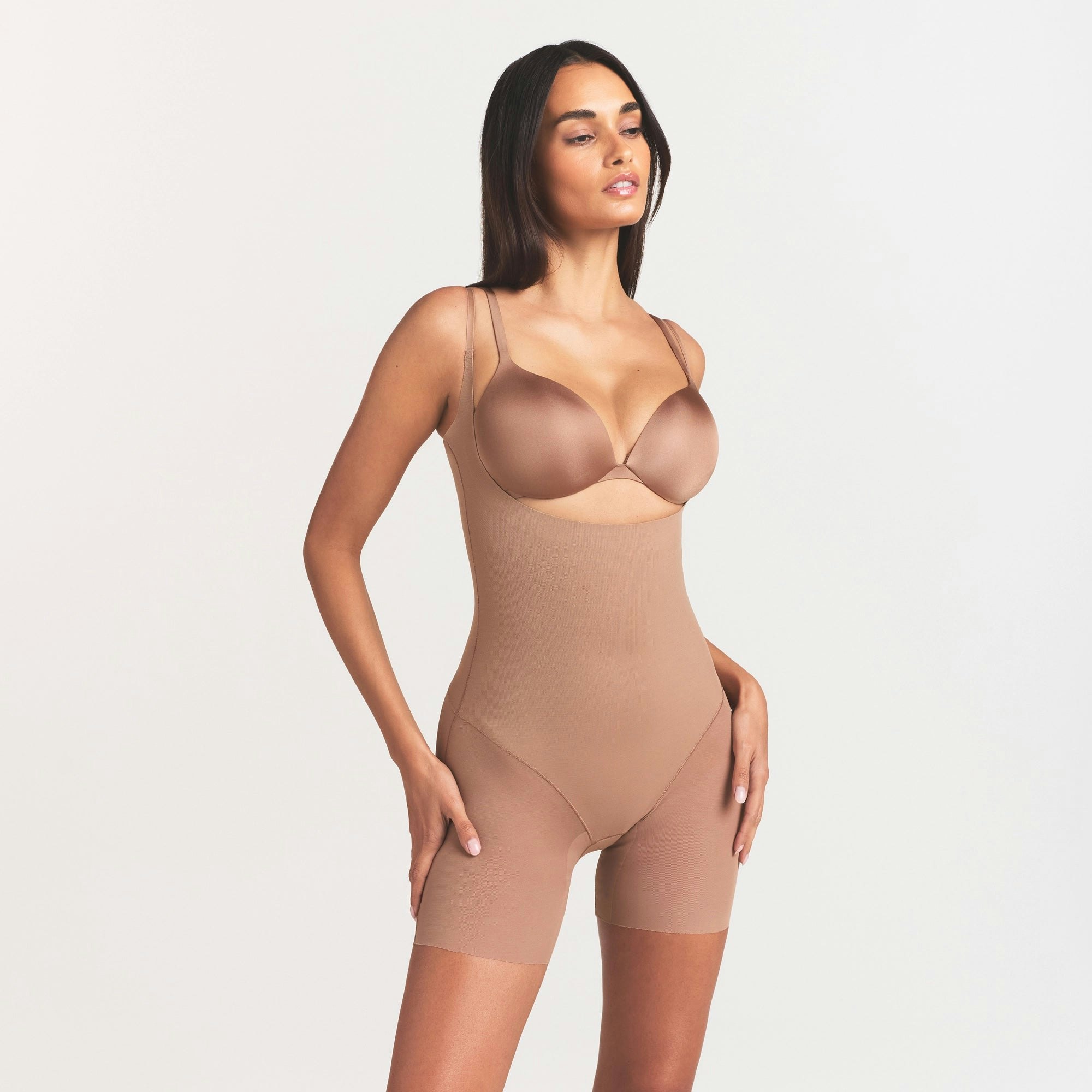 POWER MESH SHAPEWEAR CORE SCULPT OPEN BUST MID THIGH BODYSUIT | SIENNA ON A MODEL SIDE VIEW @ | FOCUS: 0.0, 1.0, 0.9