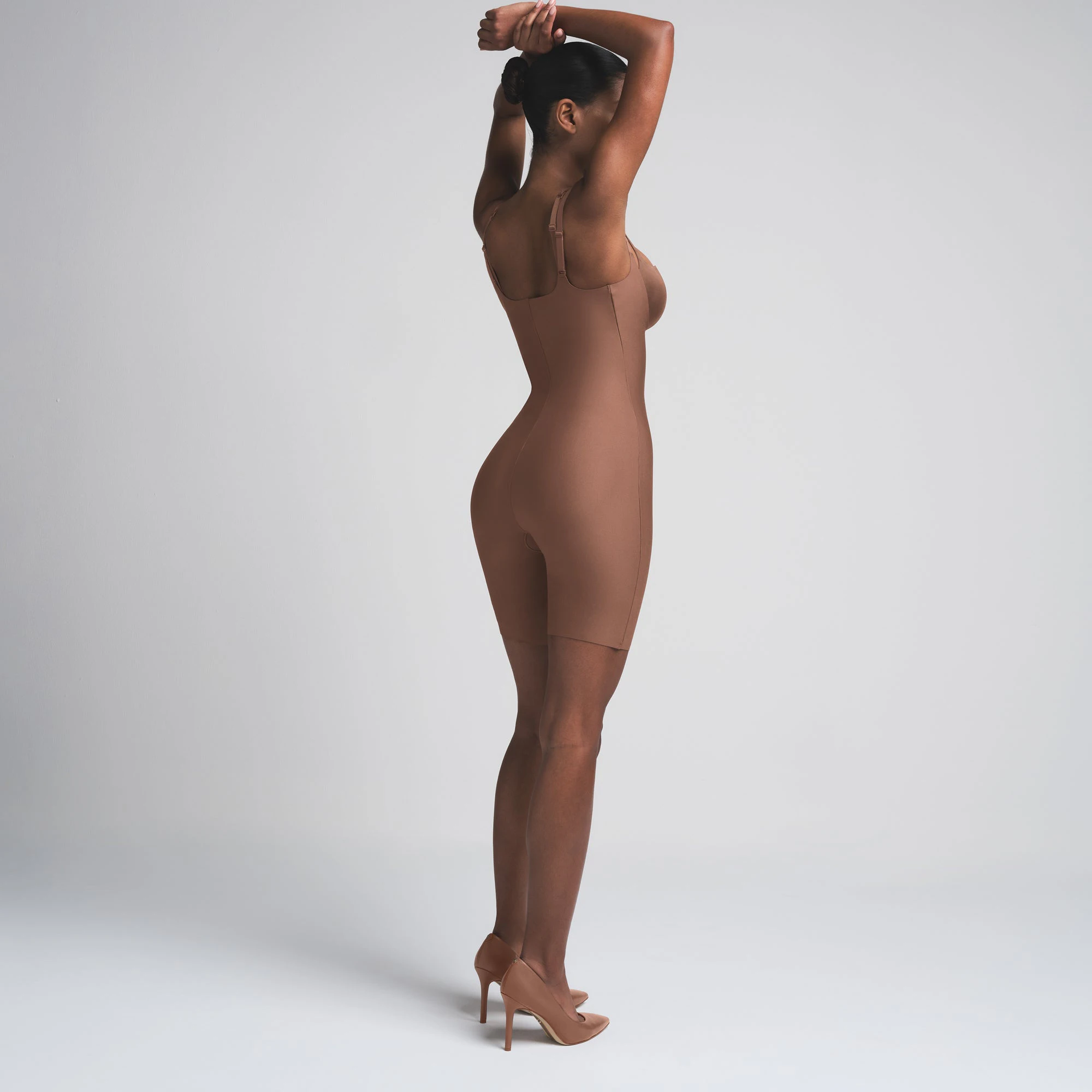 SKIMS BODY BUTT ENHANCING OPEN BUST PADDED BODYSUIT | JASPER ON A MODEL FRONT VIEW
