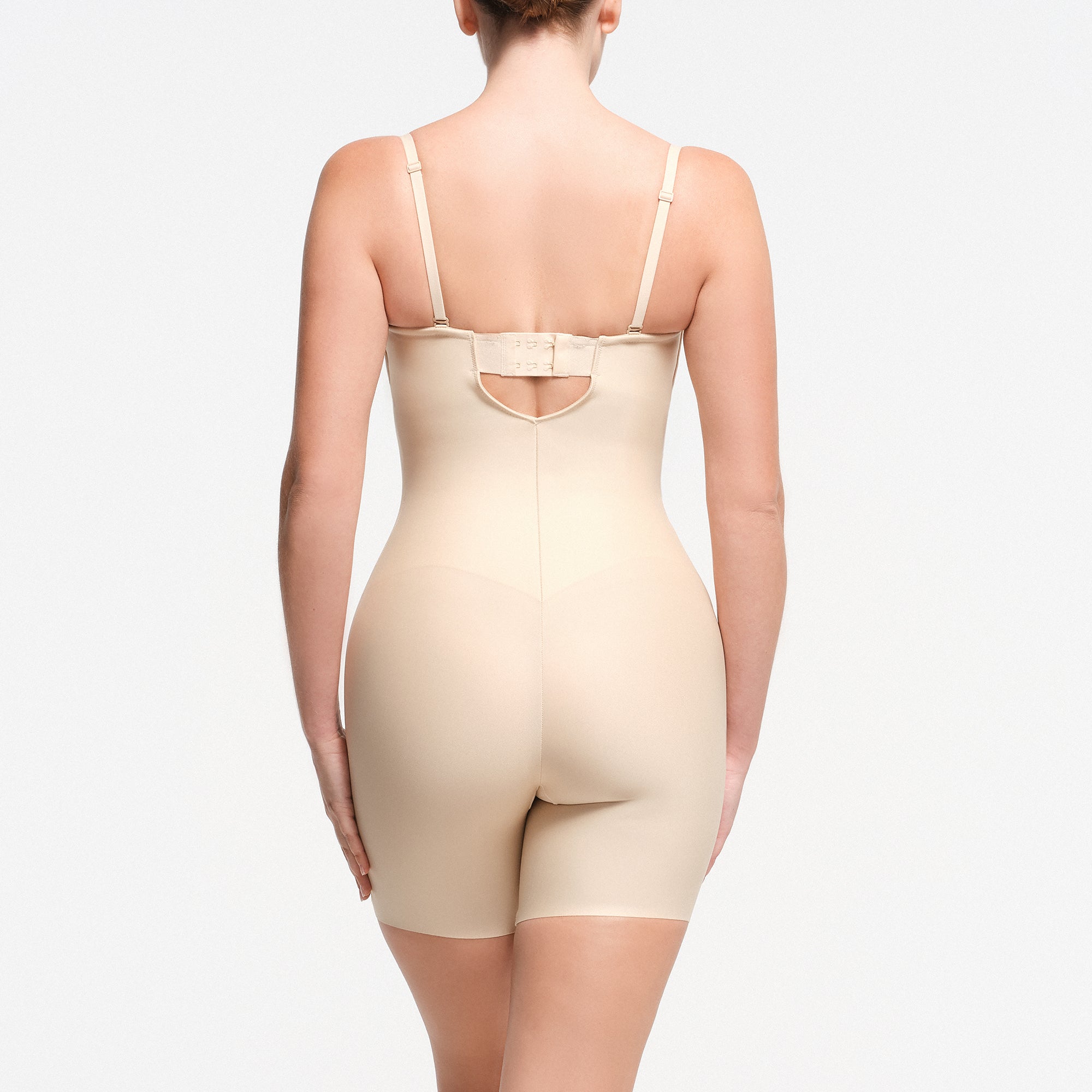 高価値セリー SKIMS BODY SAND | BODYSUIT THIGH MID UNDERWIRE SCULPT CORE トップス