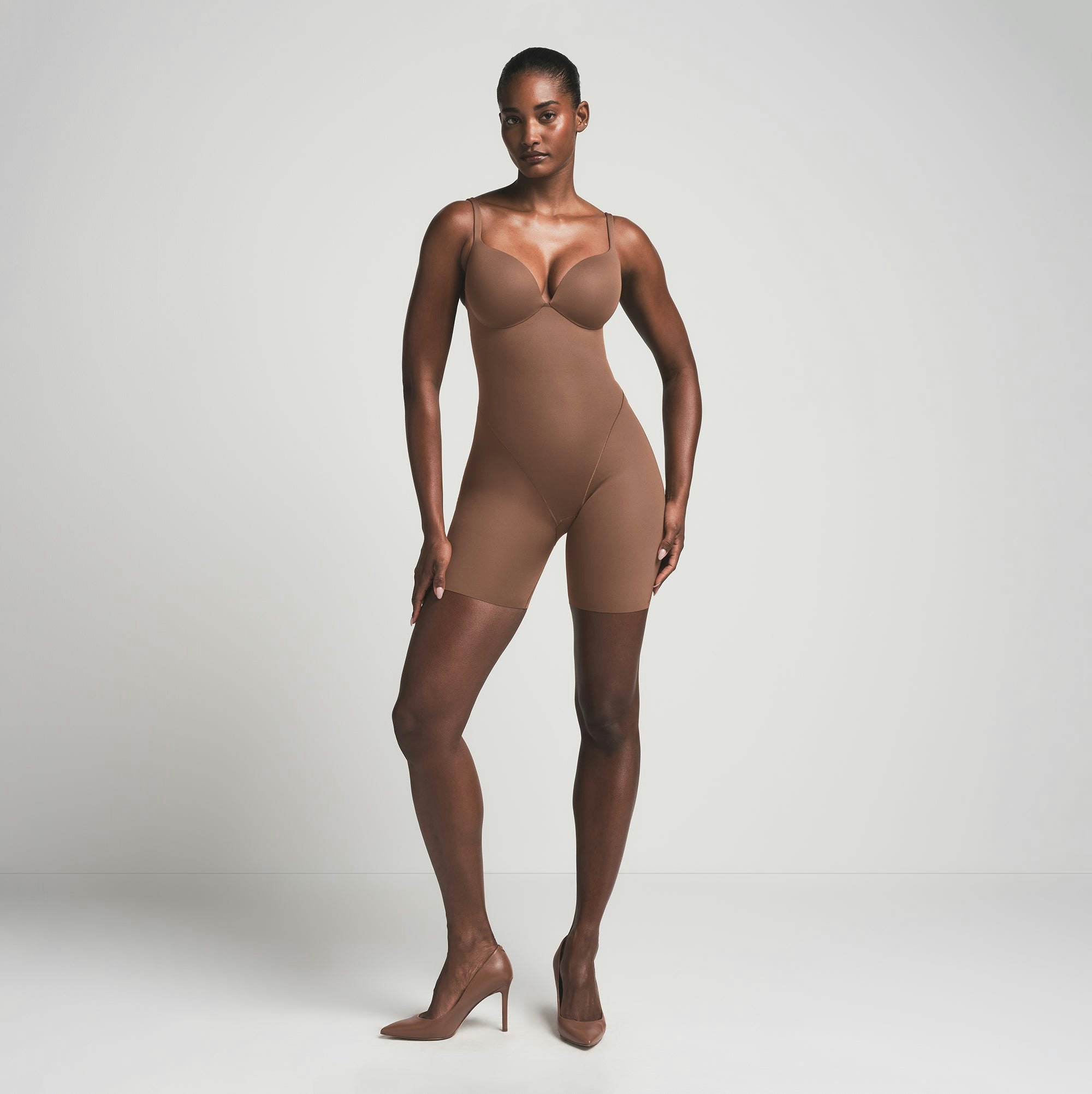 SKIMS ULTIMATE BODY PUSH-UP BUTT ENHANCING PADDED MID THIGH BODYSUIT | JASPER ON A MODEL FRONT VIEW | FOCUS: 0.0, 1.0, 0.9