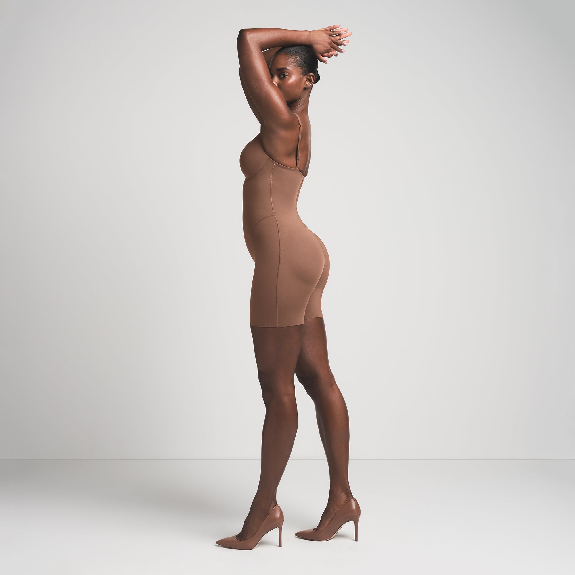 Skims BUTT LIFTING OPEN BUST BODYSUIT M黒 SEAMLESS SCULPT BUTT LIFTING OPEN BUST BODYSUIT | COCOA