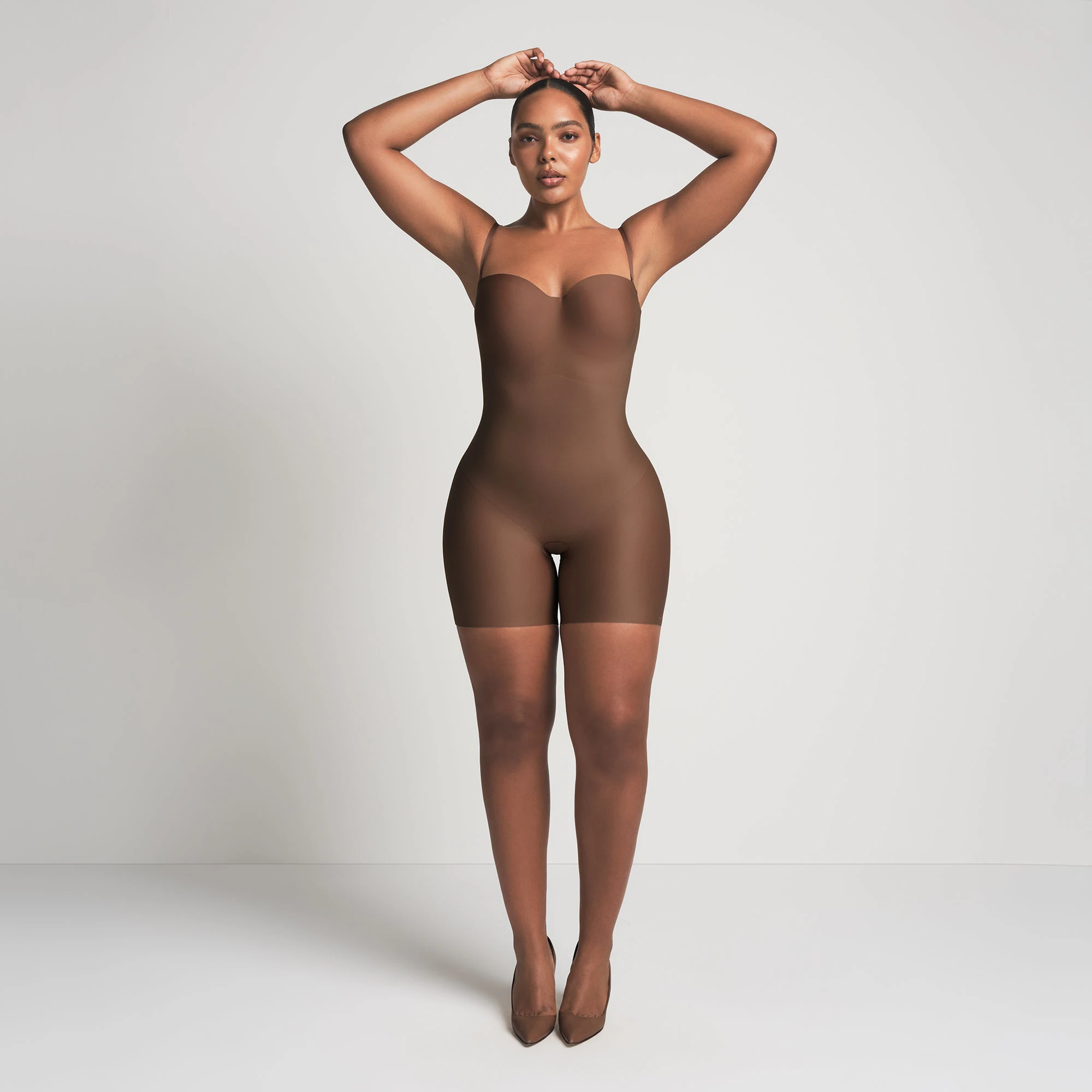 SKIMS BODY CORE SCULPT UNDERWIRE MID THIGH BODYSUIT | JASPER ON A MODEL FRONT VIEW @ | FOCUS: 0.0, 1.0, 0.9