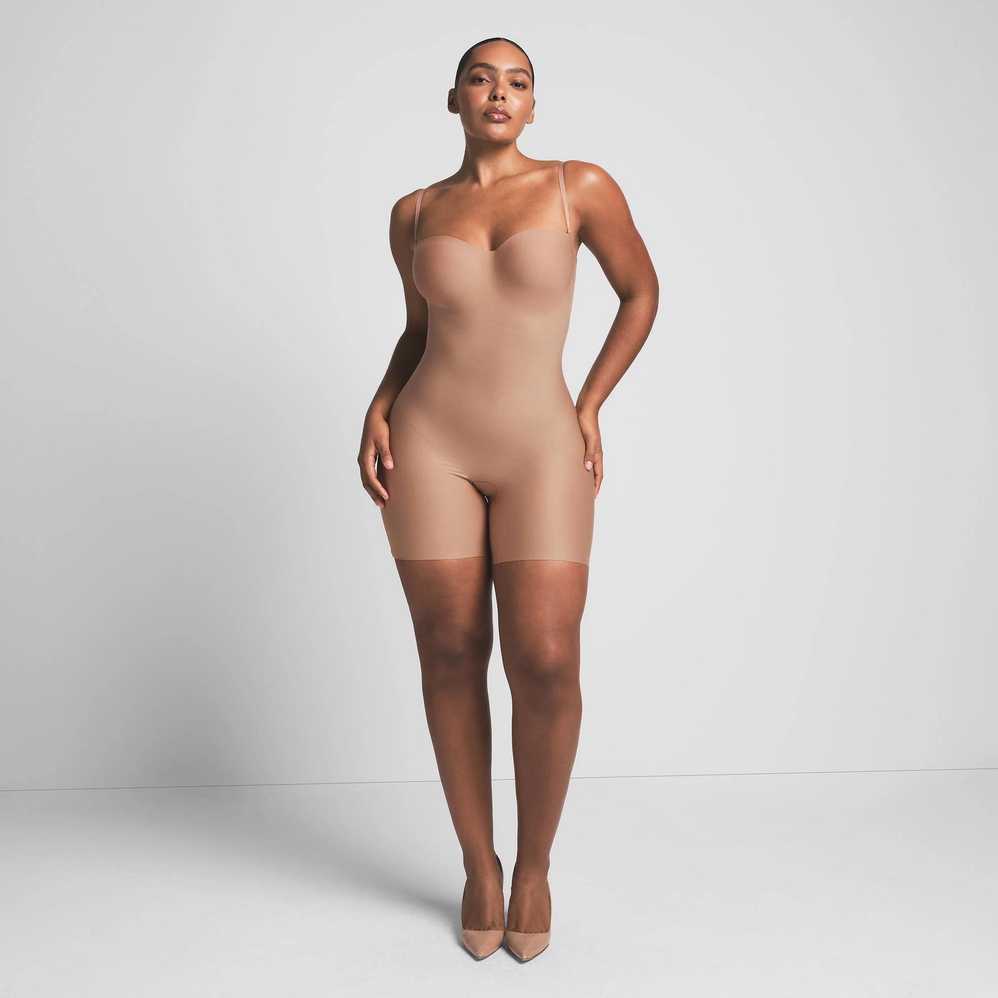 SKIMS BODY CORE SCULPT UNDERWIRE MID THIGH BODYSUIT | SIENNA ON A MODEL FRONT VIEW | FOCUS: 0.0, 1.0, 0.9