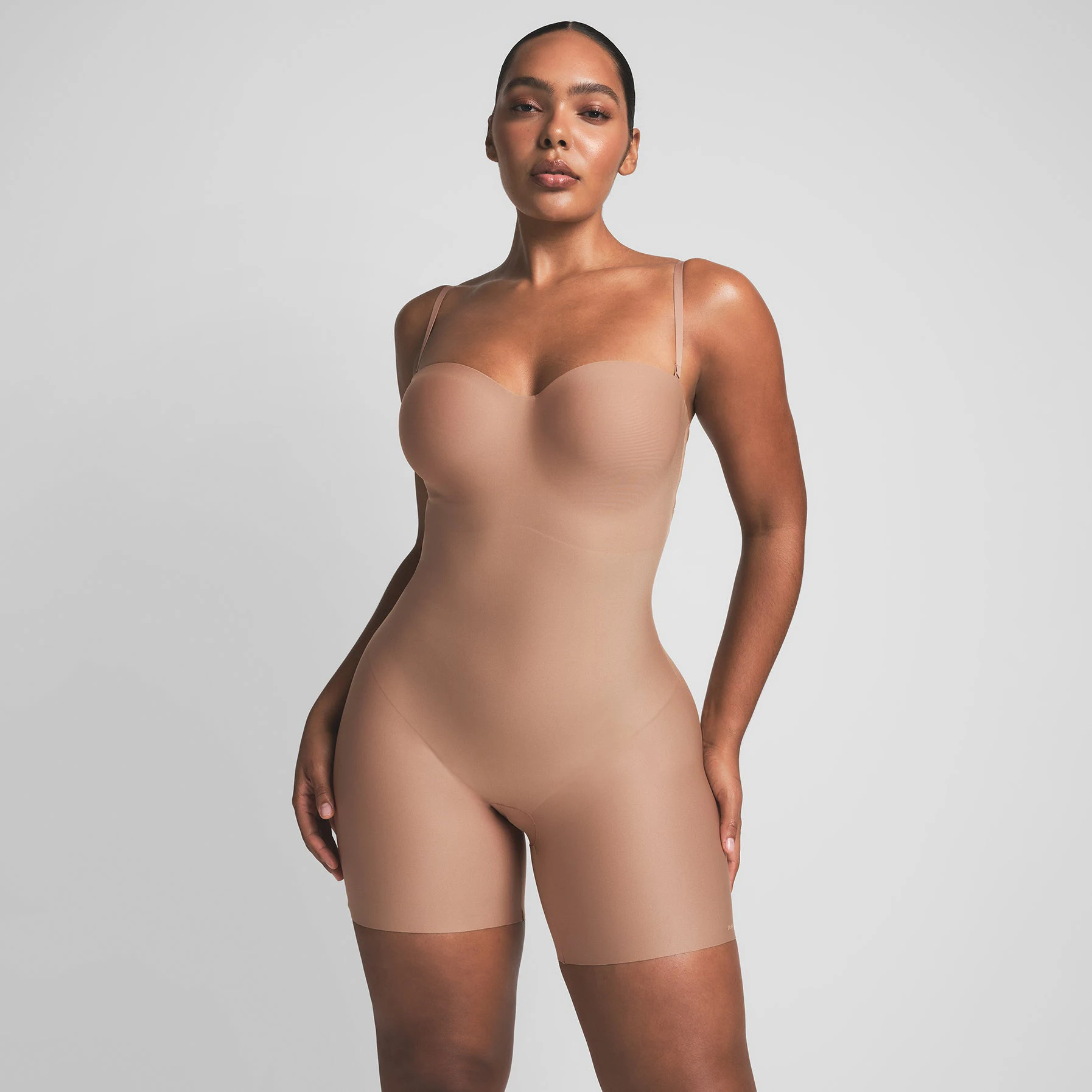 SKIMS BODY CORE SCULPT UNDERWIRE MID THIGH BODYSUIT | SIENNA ON A MODEL FRONT VIEW | FOCUS: 0.0, 1.0, 0.9