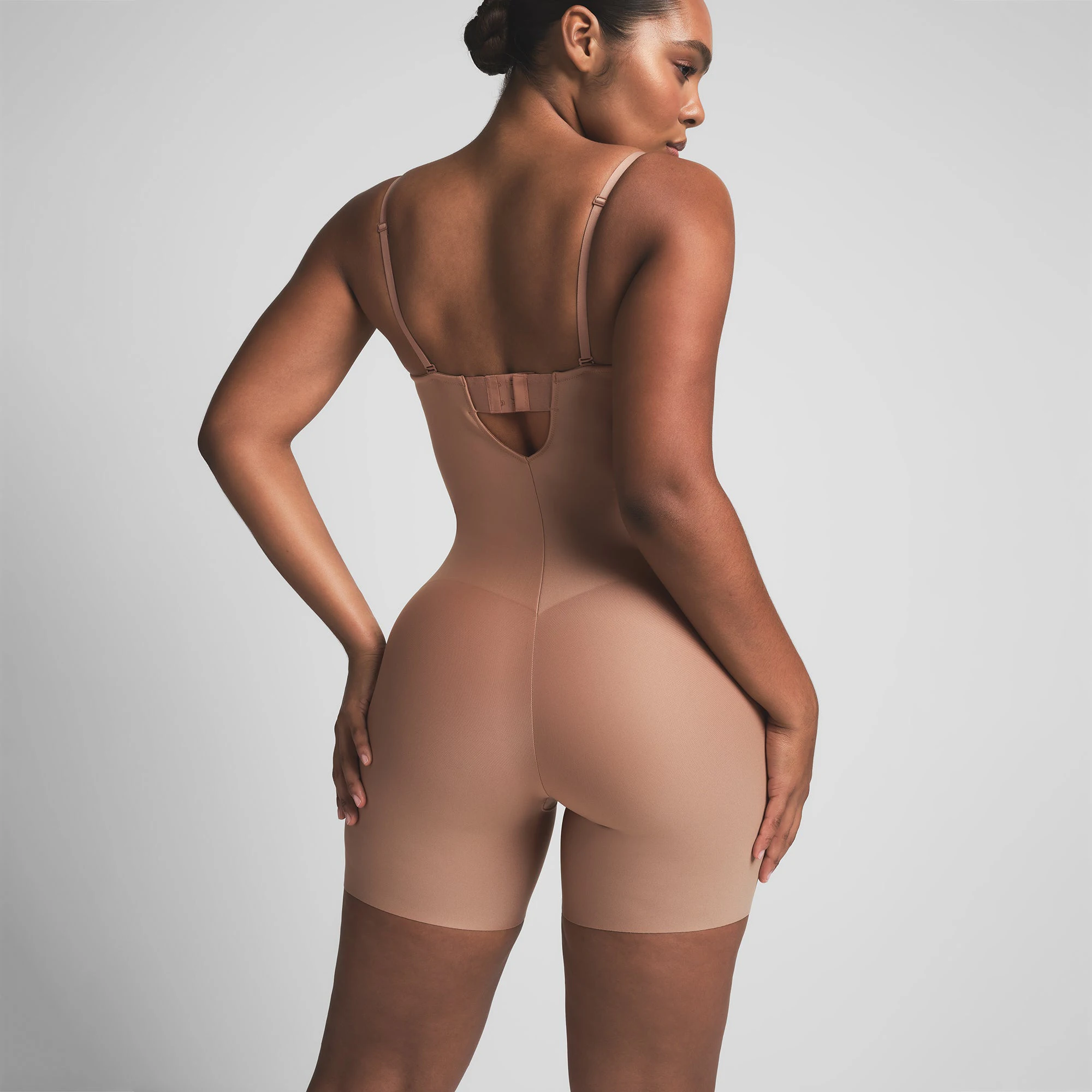SKIMS BODY CORE SCULPT UNDERWIRE MID THIGH BODYSUIT | SIENNA ON A MODEL BACK VIEW | FOCUS: 0.0, 1.0, 0.9