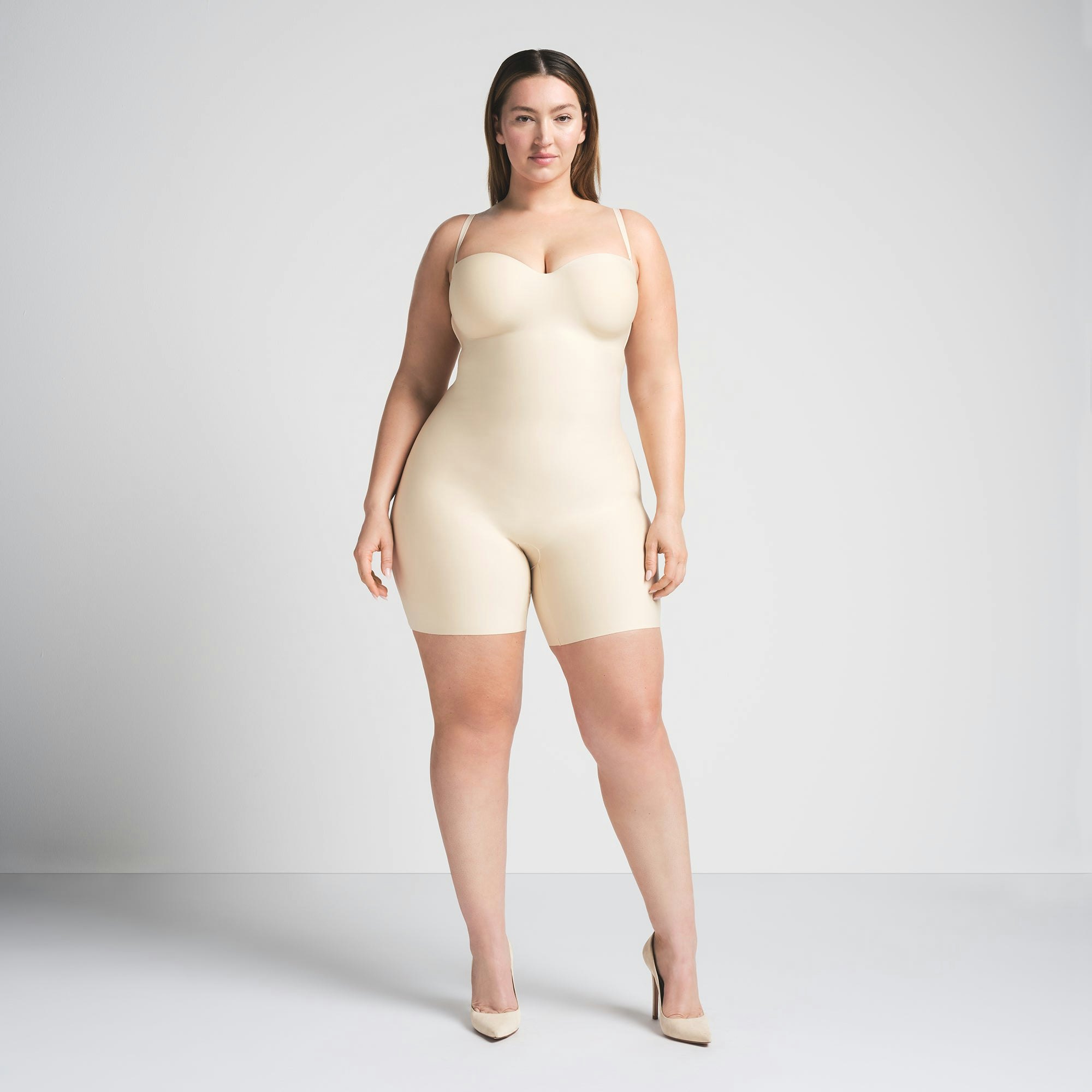 SKIMS BODY CORE SCULPT UNDERWIRE MID THIGH BODYSUIT | SAND ON A MODEL FRONT VIEW @ | FOCUS: 0.0, 1.0, 0.9