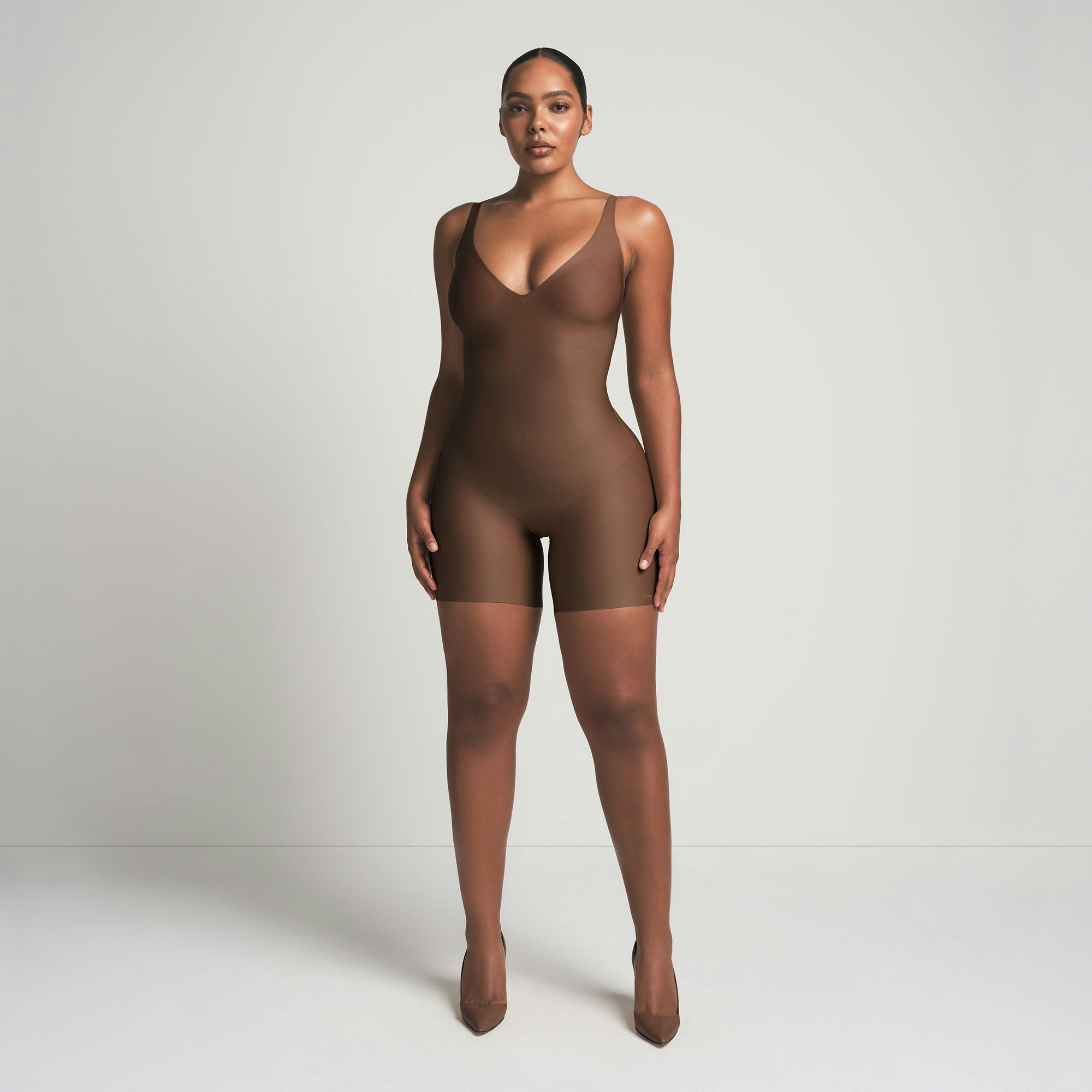 SKIMS BODY CORE SCULPT PLUNGE MID THIGH BODYSUIT | JASPER ON A MODEL FRONT VIEW @ | FOCUS: 0.0, 1.0, 0.9