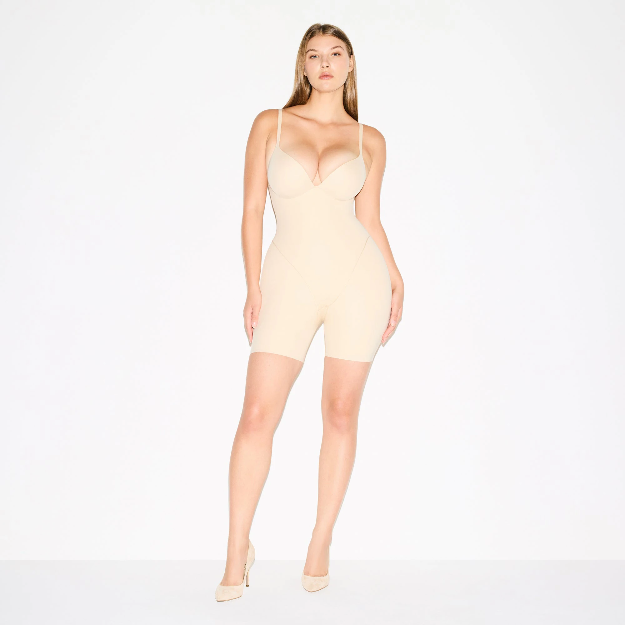 SKIMS ULTIMATE BODY BUTT AND HIP ENHANCING MID THIGH BODYSUIT | SAND ON A MODEL FRONT VIEW @ | FOCUS: 0.0, 1.0, 0.9