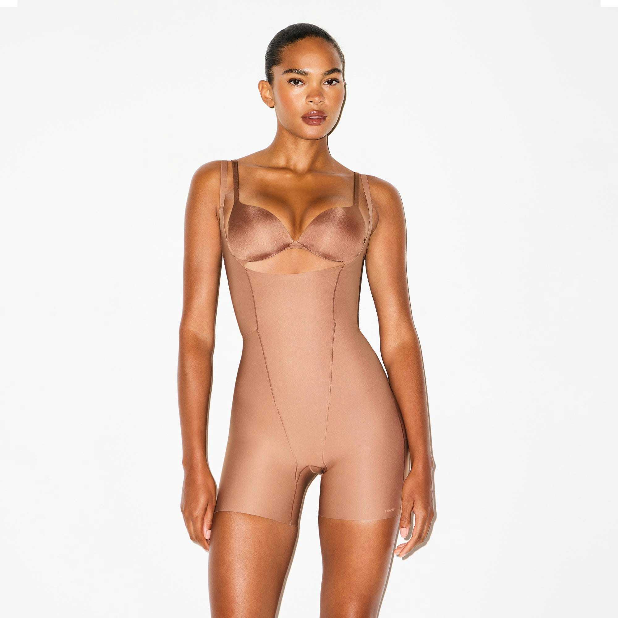 SKIMS BODY CORE SCULPT FUNCTIONAL MID THIGH BODYSUIT | SIENNA ON A MODEL SIDE VIEW @ | FOCUS: 0.0, 1.0, 0.9