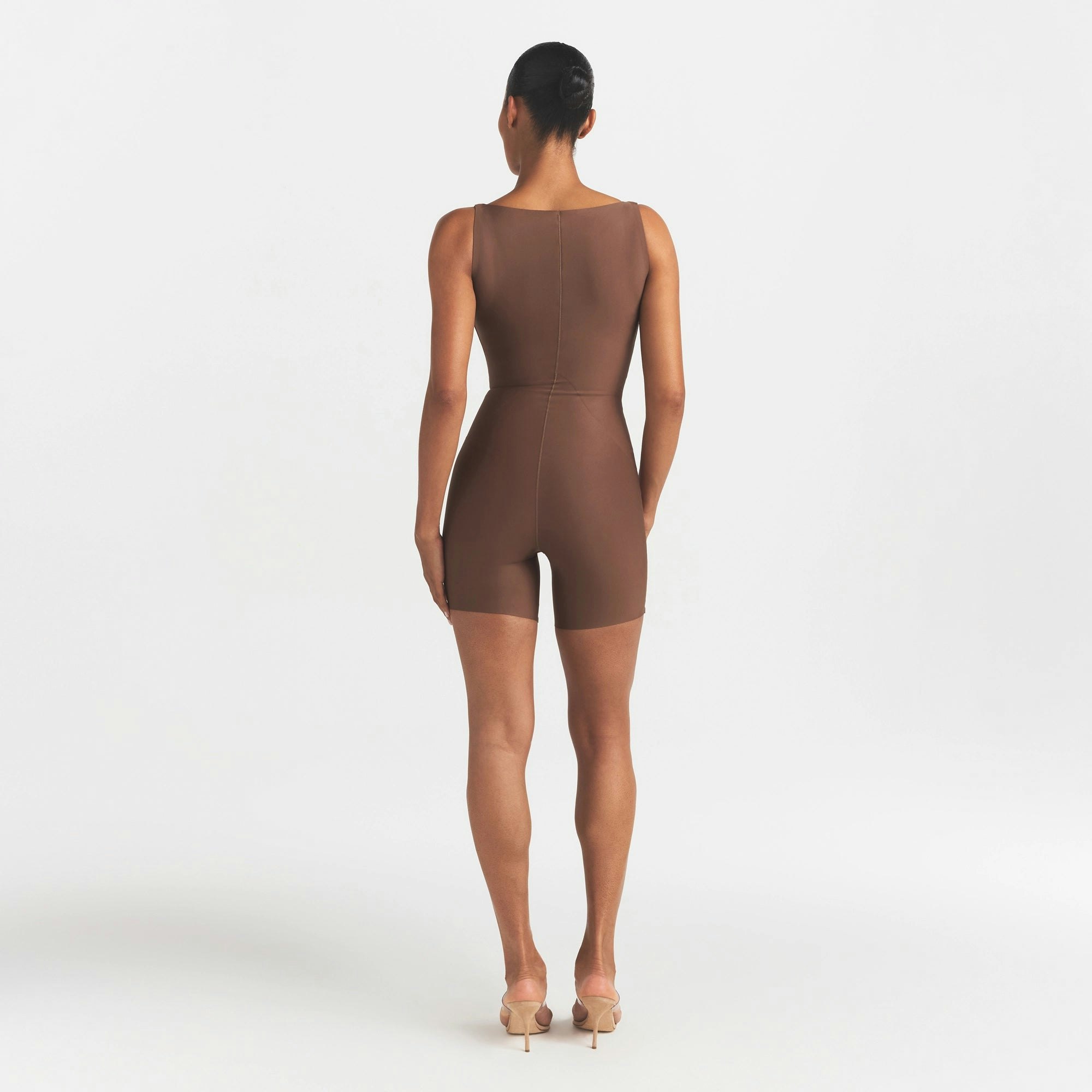 SKIMS BODY CORE SCULPT BACK SMOOTHING OPEN BUST MID THIGH BODYSUIT | JASPER ON A MODEL FRONT VIEW @ | FOCUS: 0.0, 1.0, 0.9