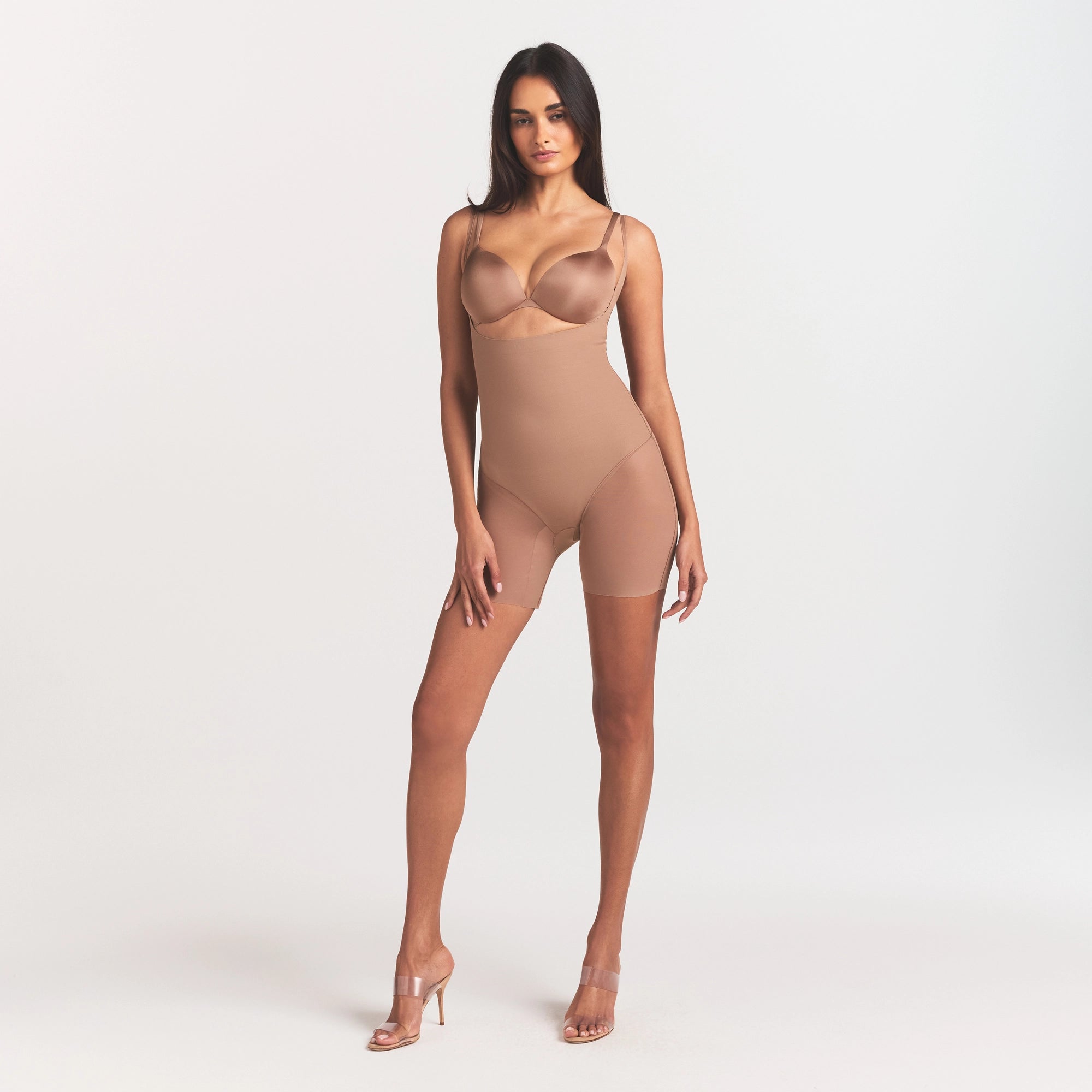 SKIMS BODY CORE SCULPT BACK SMOOTHING OPEN BUST MID THIGH BODYSUIT | SIENNA ON A MODEL FRONT VIEW @ | FOCUS: 0.0, 1.0, 0.9