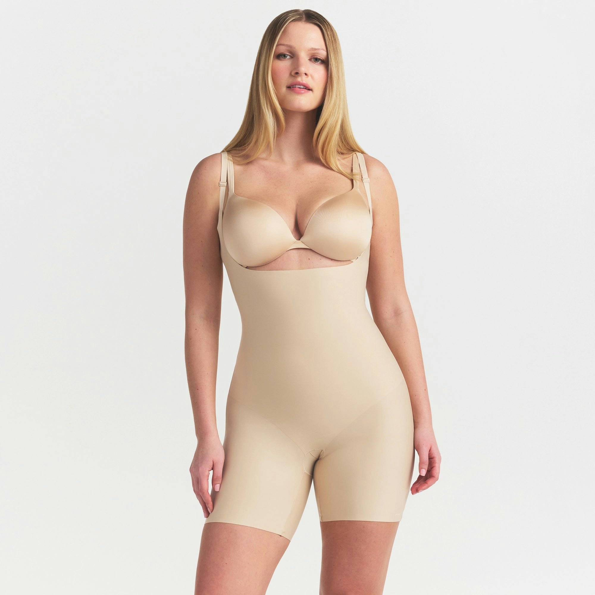 SKIMS BODY CORE SCULPT BACK SMOOTHING OPEN BUST MID THIGH BODYSUIT | SAND ON A MODEL SIDE VIEW @ | FOCUS: 0.0, 1.0, 0.9