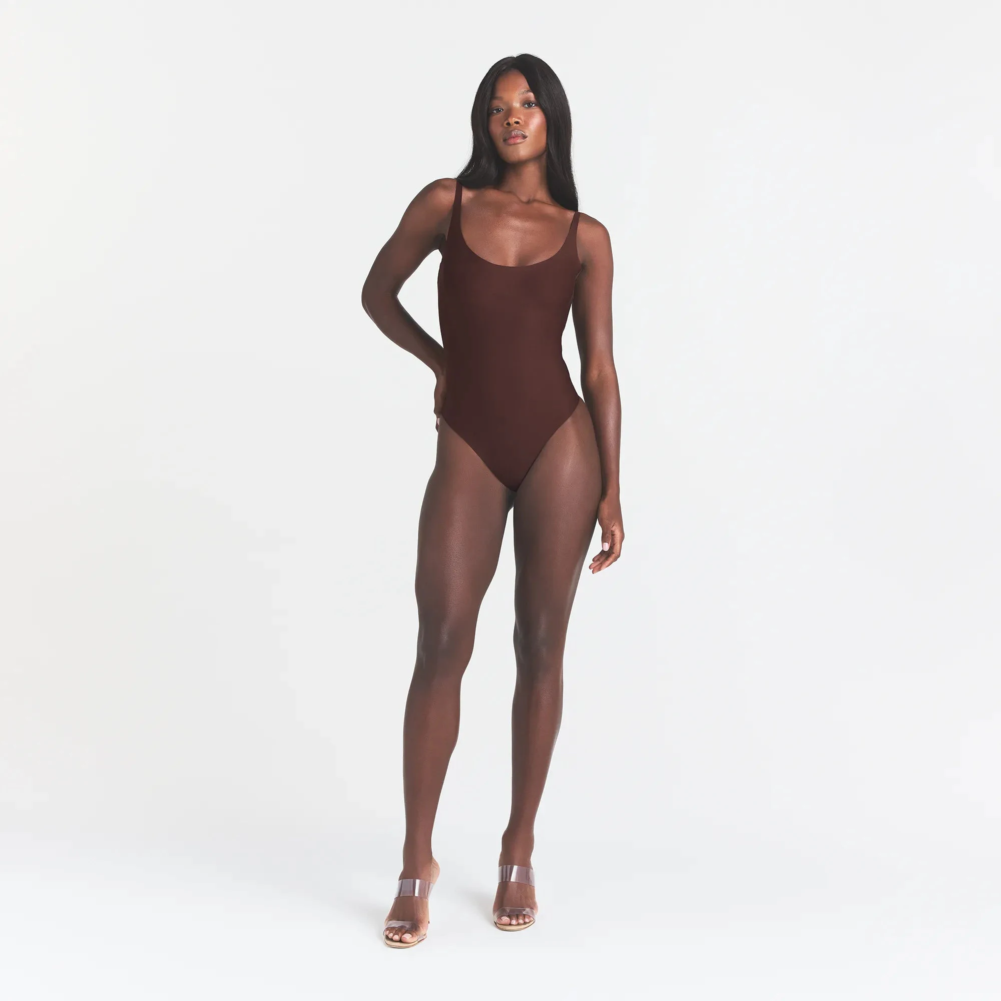SKIMS BODY SCOOP LOW BACK THONG BODYSUIT | COCOA ON A MODEL FRONT VIEW @ | FOCUS: 0.0, 1.0, 0.9