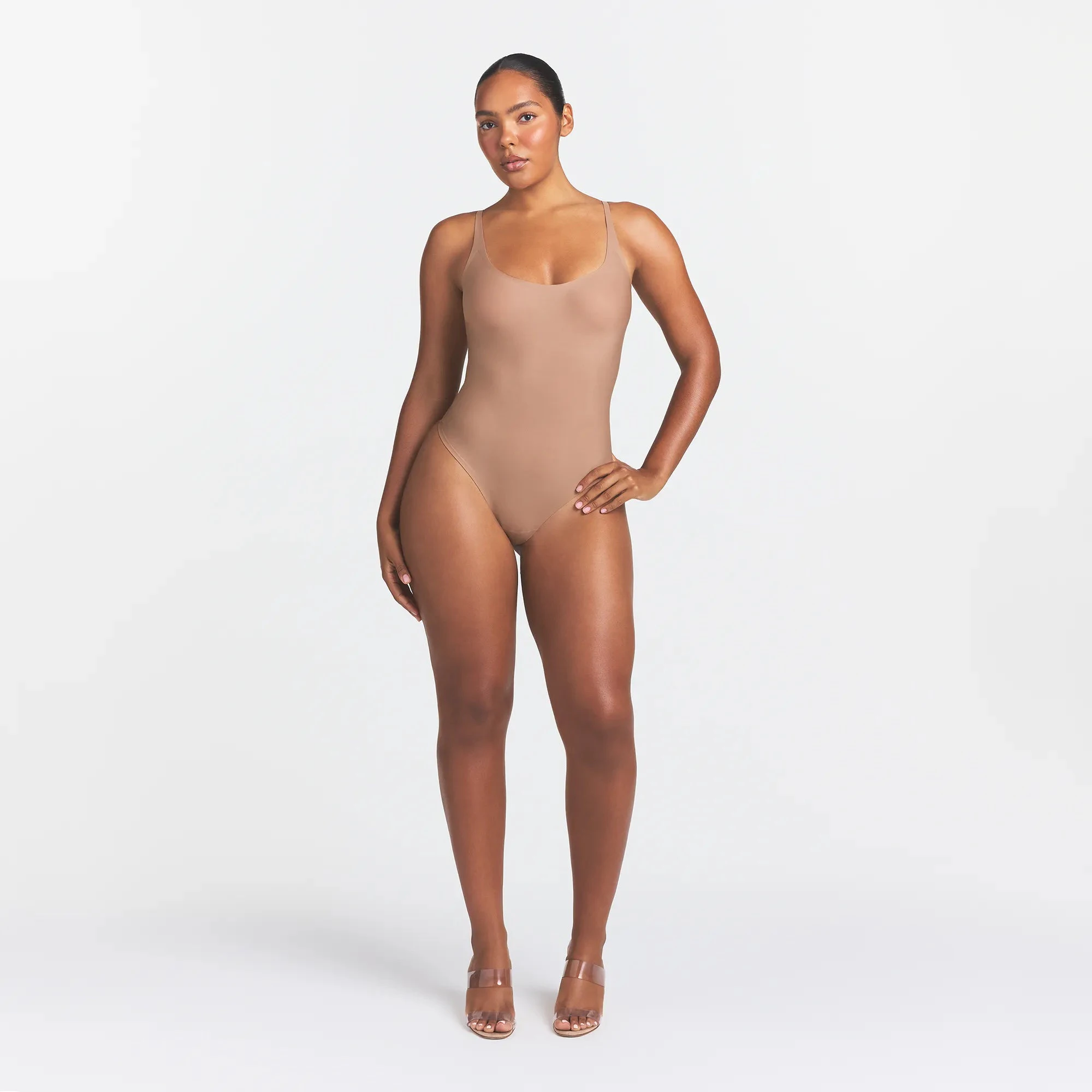 SKIMS BODY SCOOP LOW BACK THONG BODYSUIT | SIENNA ON A MODEL FRONT VIEW @ | FOCUS: 0.0, 1.0, 0.9