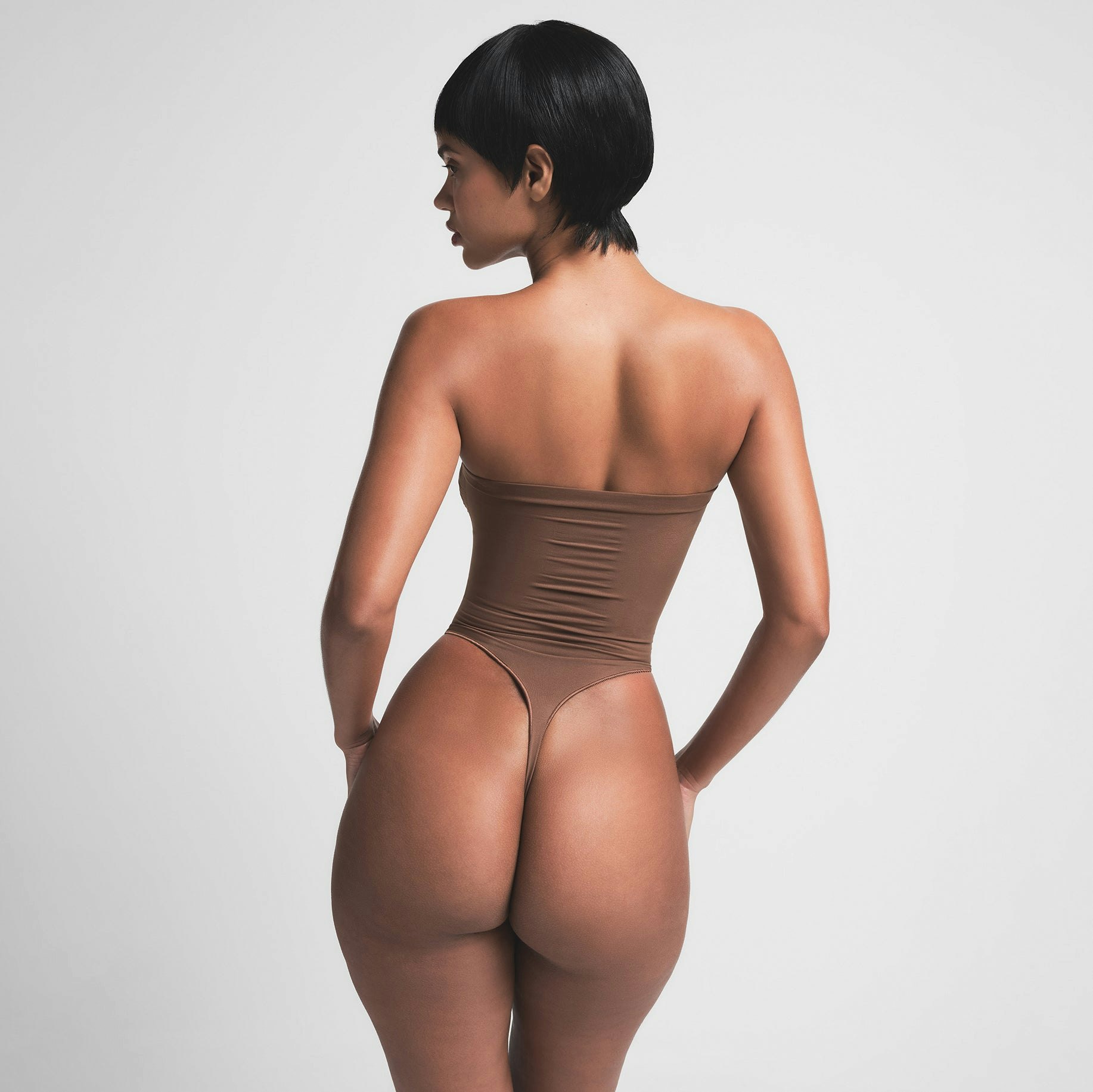 SEAMLESS SCULPT STRAPLESS THONG BODYSUIT | JASPER ON A MODEL BACK VIEW | FOCUS: 0.0, 1.0, 0.9