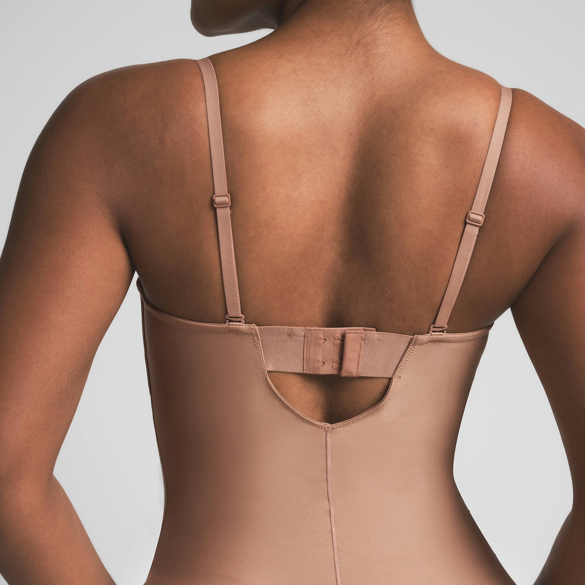SKIMS BODY UNDERWIRE THONG BODYSUIT | SIENNA ON A MODEL BACK VIEW | FOCUS: 0.0, 1.0, 0.9