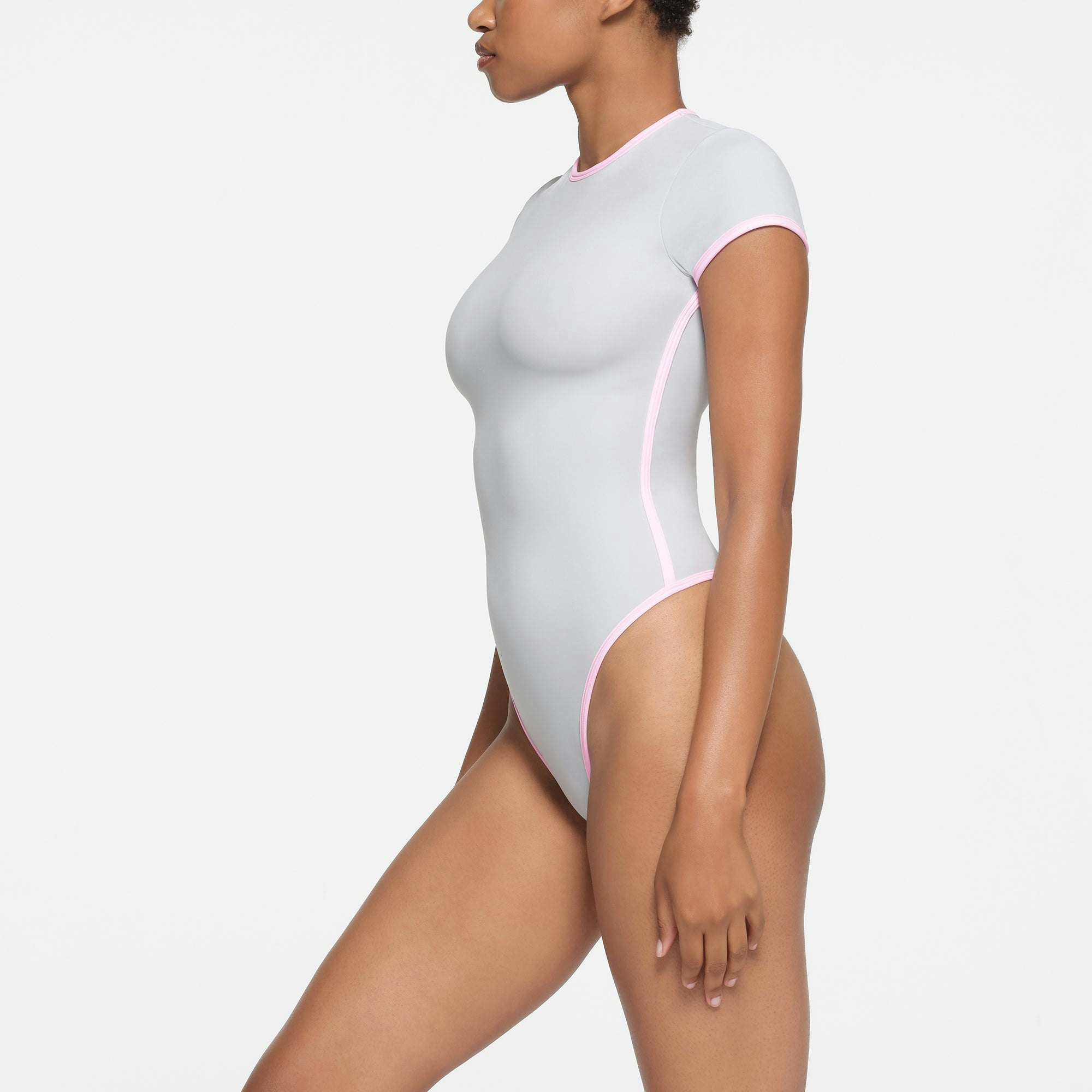 FITS EVERYBODY CONTRAST TRIM T-SHIRT BODYSUIT | PLATINUM ON A MODEL SIDE VIEW