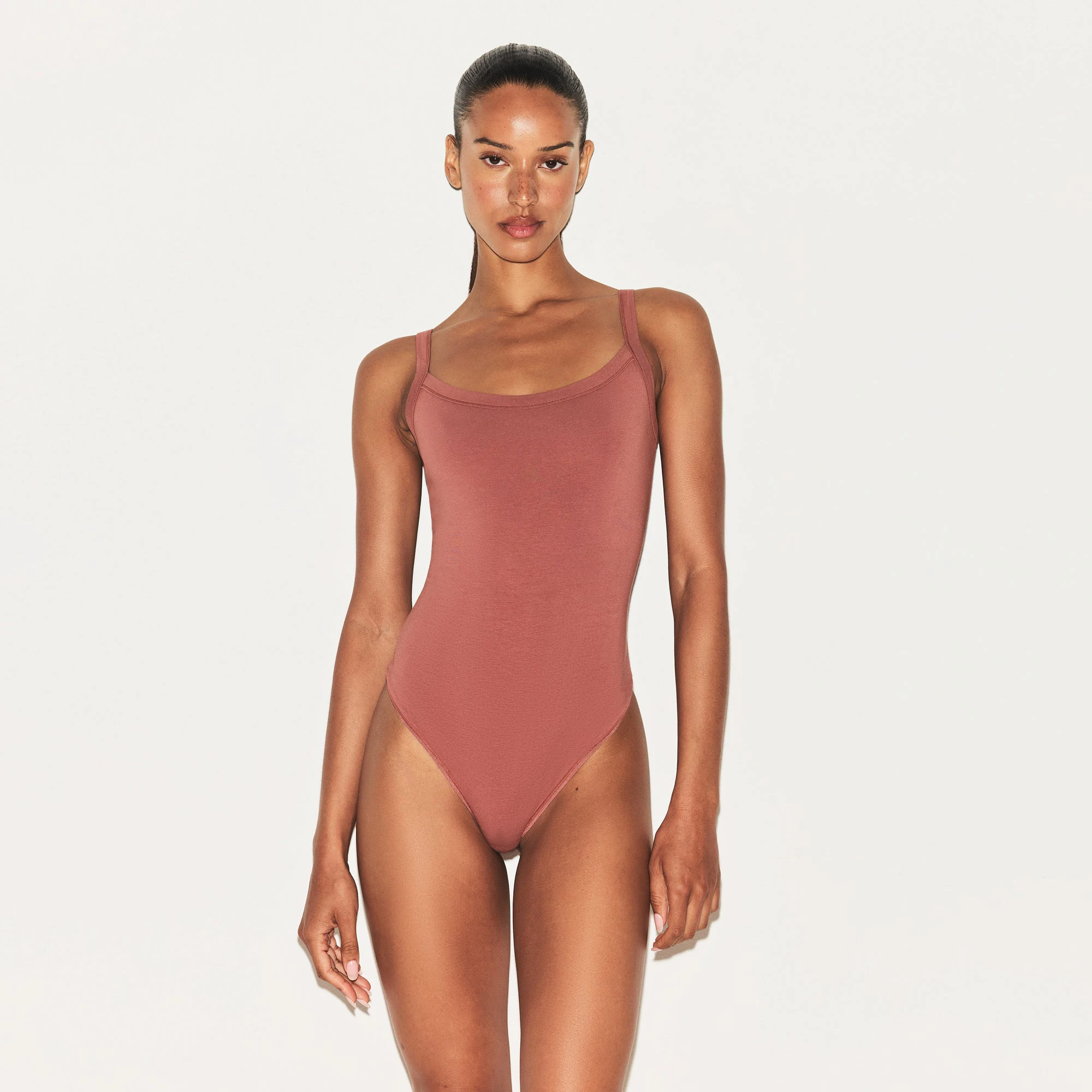 COTTON JERSEY SCOOP NECK BODYSUIT | REDWOOD ON A MODEL SIDE VIEW | FOCUS: 0.0, 1.0, 0.9