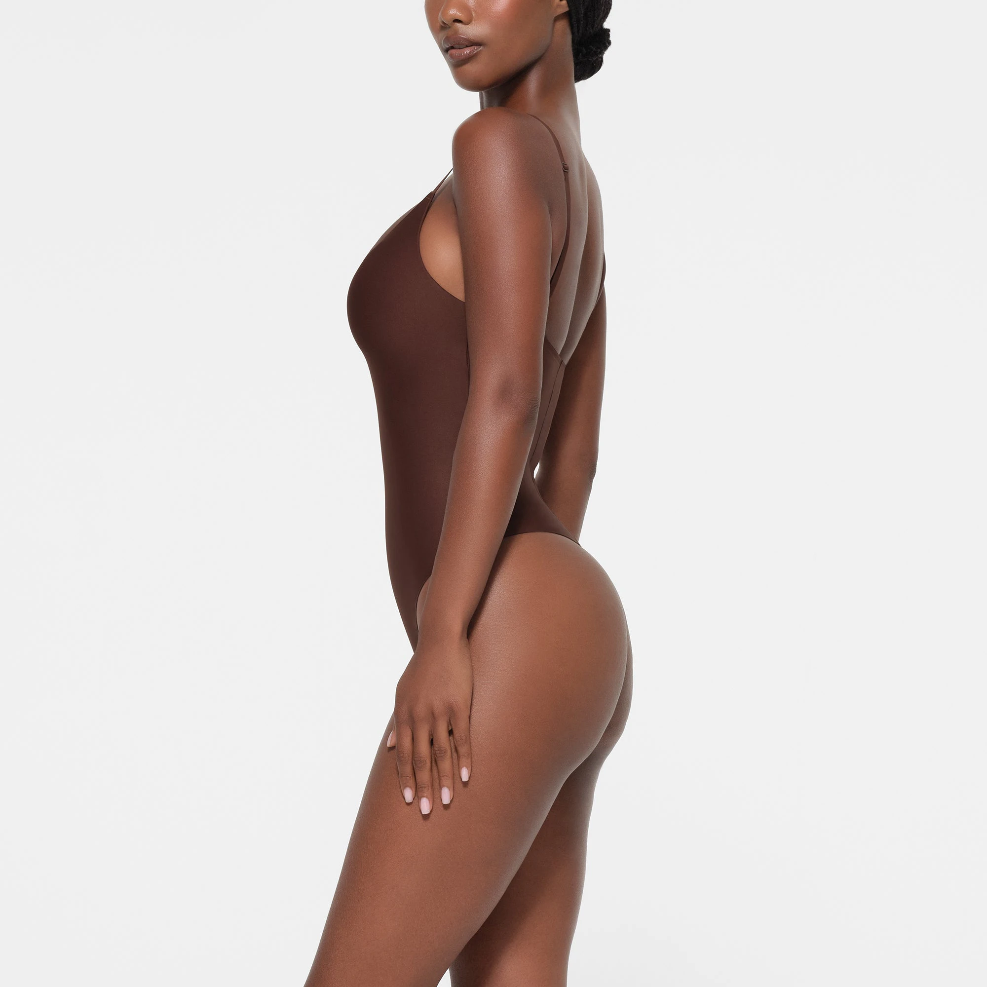 SKIMS BODY PUSH-UP THONG BODYSUIT | COCOA ON A MODEL SIDE VIEW
