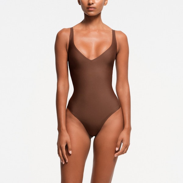 SKIMS BODY ZONED PLUNGE BODYSUIT | JASPER ON A MODEL FRONT VIEW