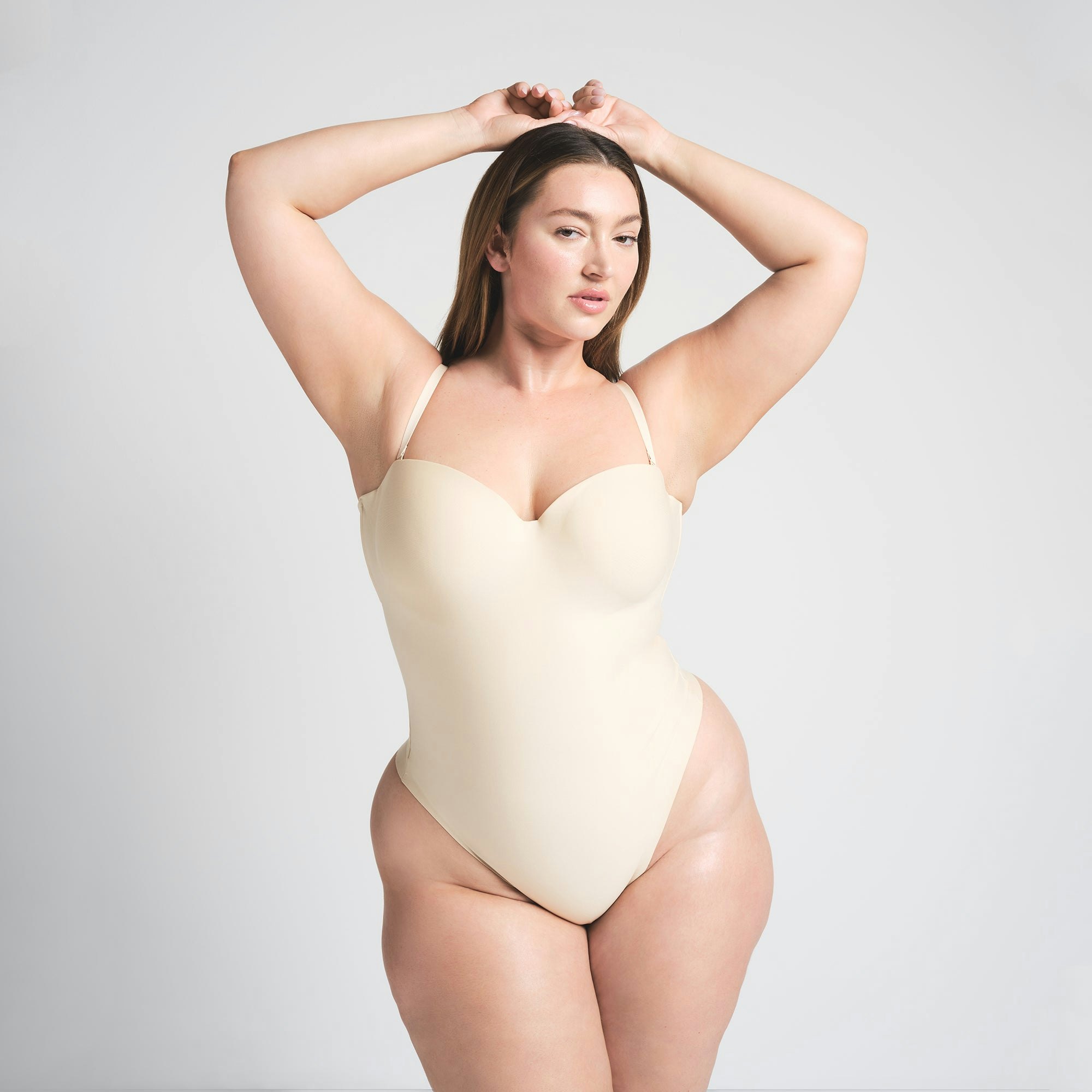 SKIMS BODY UNDERWIRE THONG BODYSUIT | SAND ON A MODEL FRONT VIEW @ | FOCUS: 0.0, 1.0, 0.9
