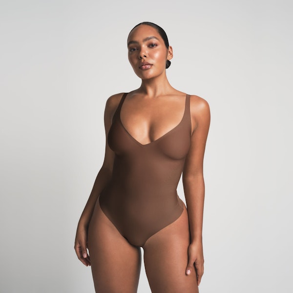 SKIMS BODY UNLINED PLUNGE THONG BODYSUIT | JASPER ON A MODEL FRONT VIEW @ | FOCUS: 0.0, 1.0, 0.9