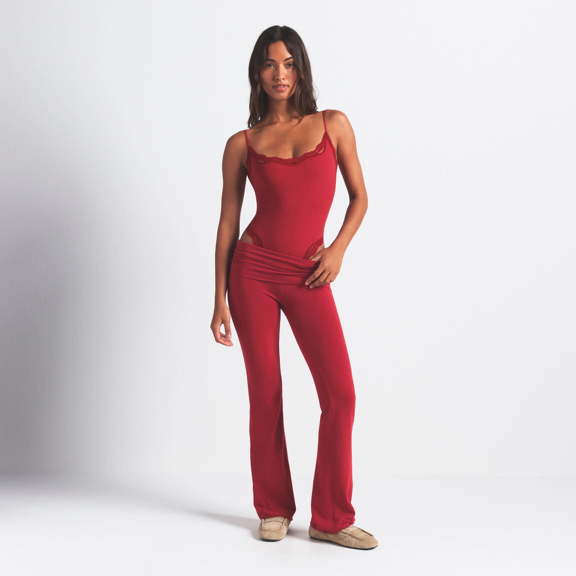 FITS EVERYBODY LACE CAMI BODYSUIT | BRICK ON A MODEL FRONT VIEW @ | FOCUS: 0.0, 1.0, 0.9