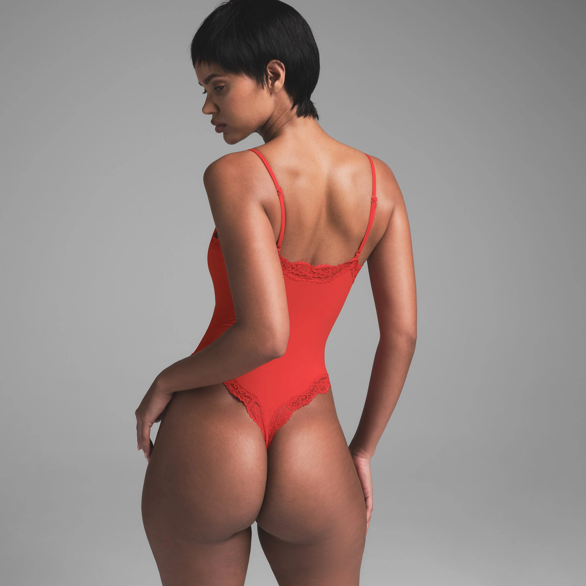 FITS EVERYBODY LACE CAMI BODYSUIT | CAYENNE ON A MODEL BACK VIEW | FOCUS: 0.0, 1.0, 0.9