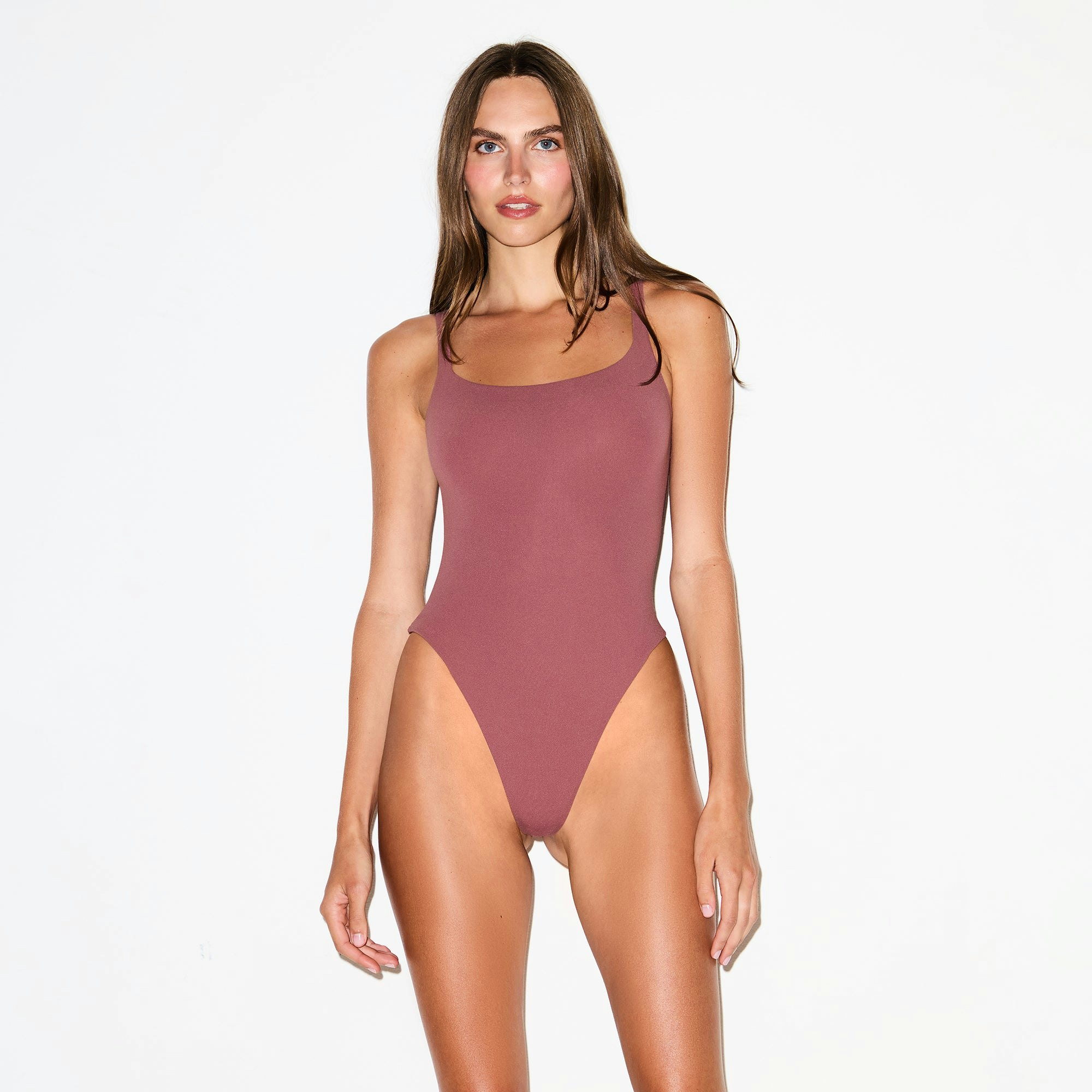 FITS EVERYBODY SQUARE NECK BODYSUIT | BEET ON A MODEL FRONT VIEW @ | FOCUS: 0.0, 1.0, 0.9