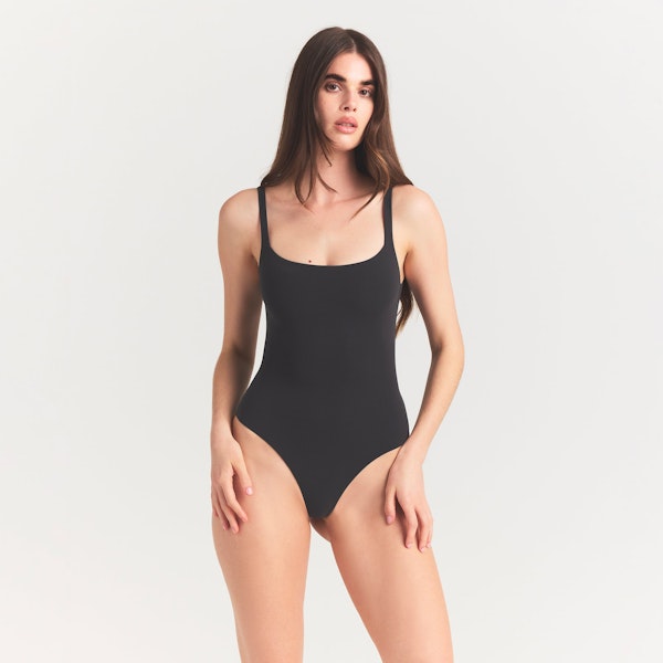 FITS EVERYBODY SQUARE NECK BODYSUIT | ONYX ON A MODEL FRONT VIEW
